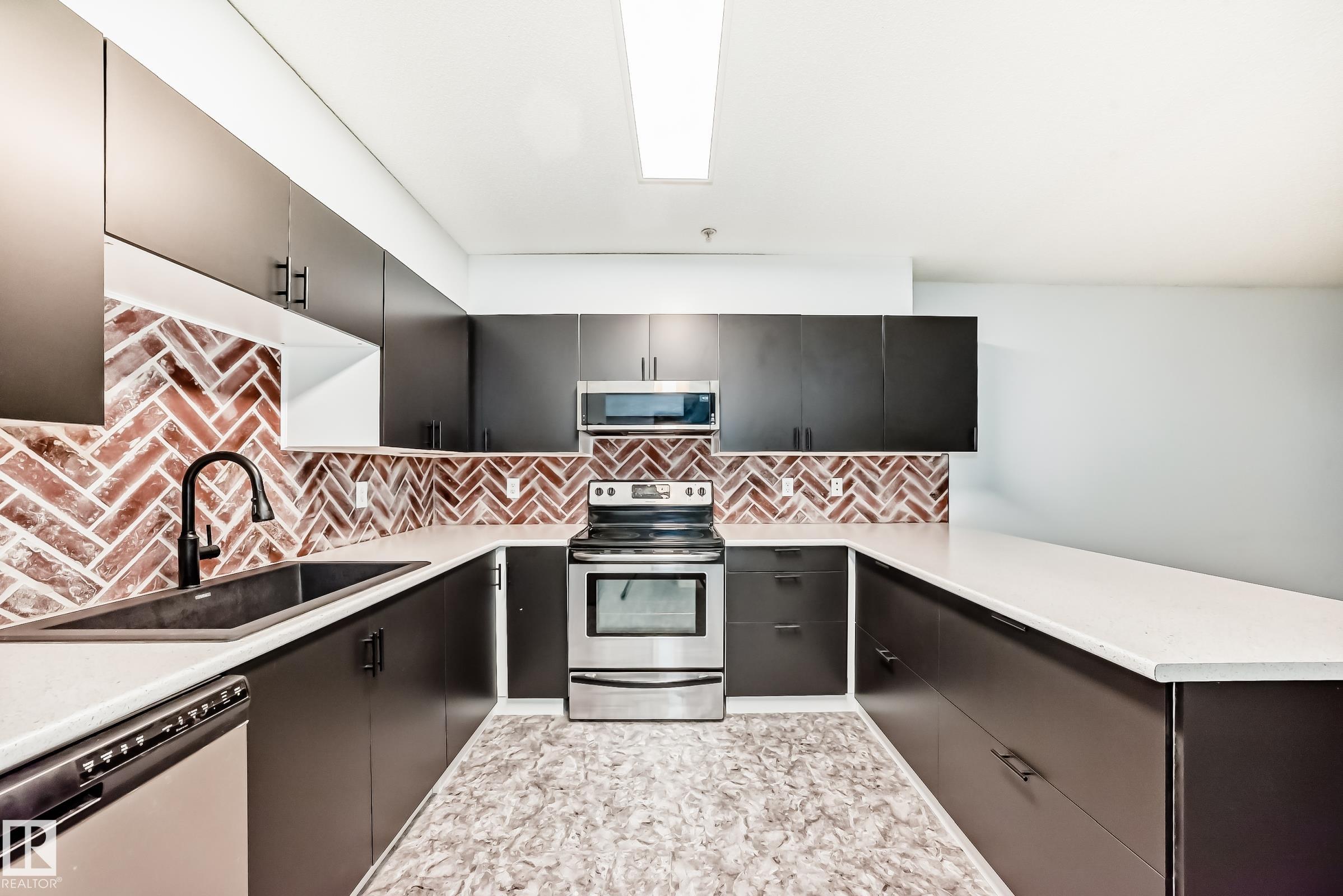 301A 260 SPRUCE RIDGE Road, E4466210, Alberta,