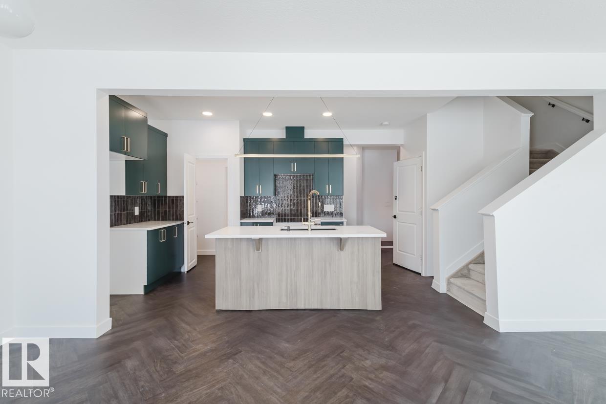 39 CHARTRES Close, E4466371, Alberta,