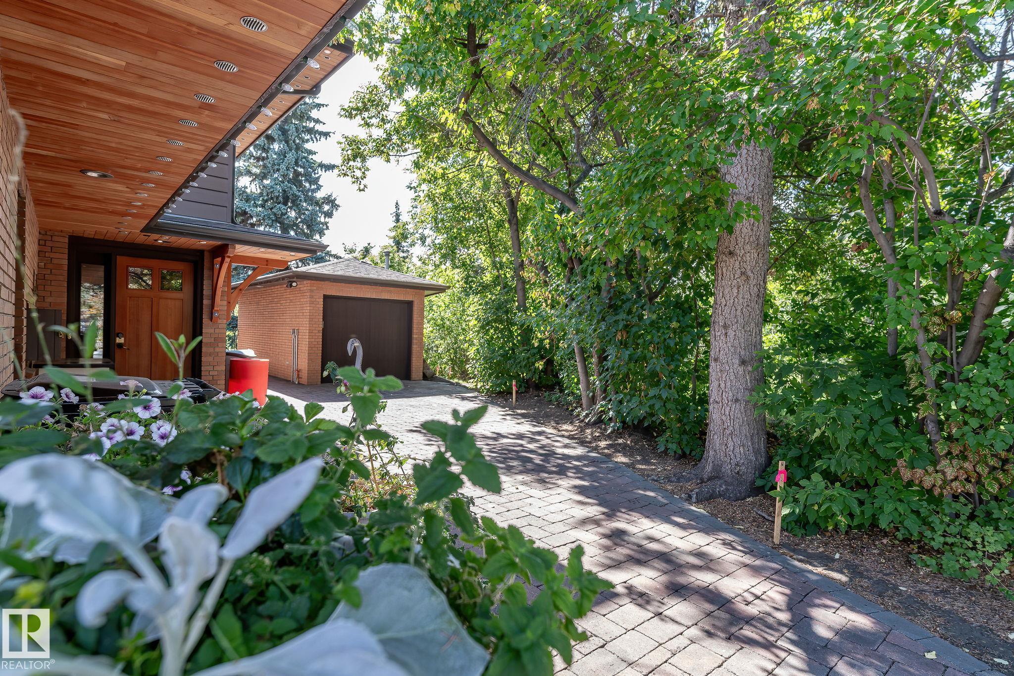 Fourth View of 8 VALLEYVIEW Point(e), Parkview, Edmonton, Alberta, T5R 5T4