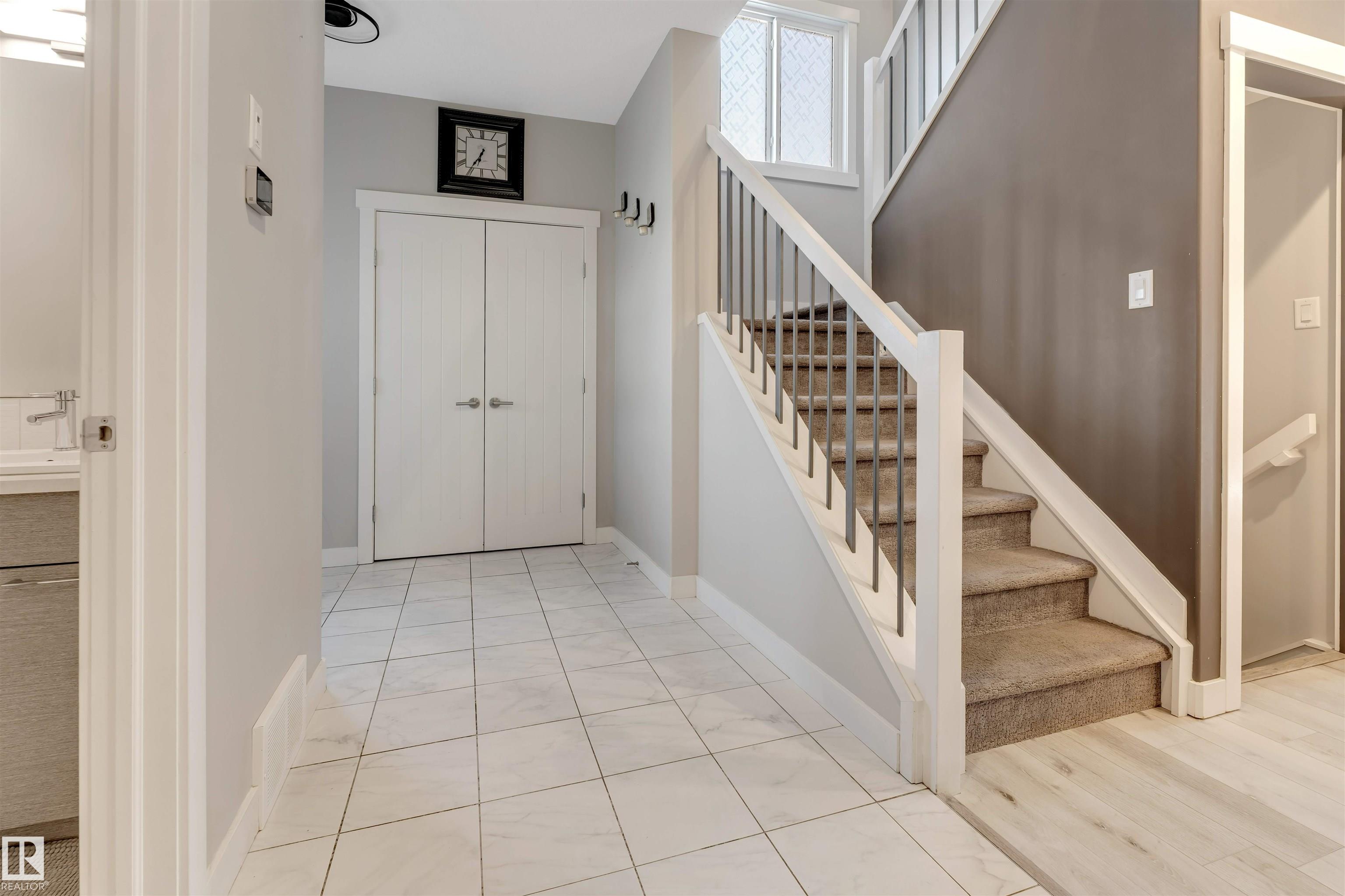 Fourth View of 811 35 Avenue, Maple Crest, Edmonton, Alberta, T6T 1A3