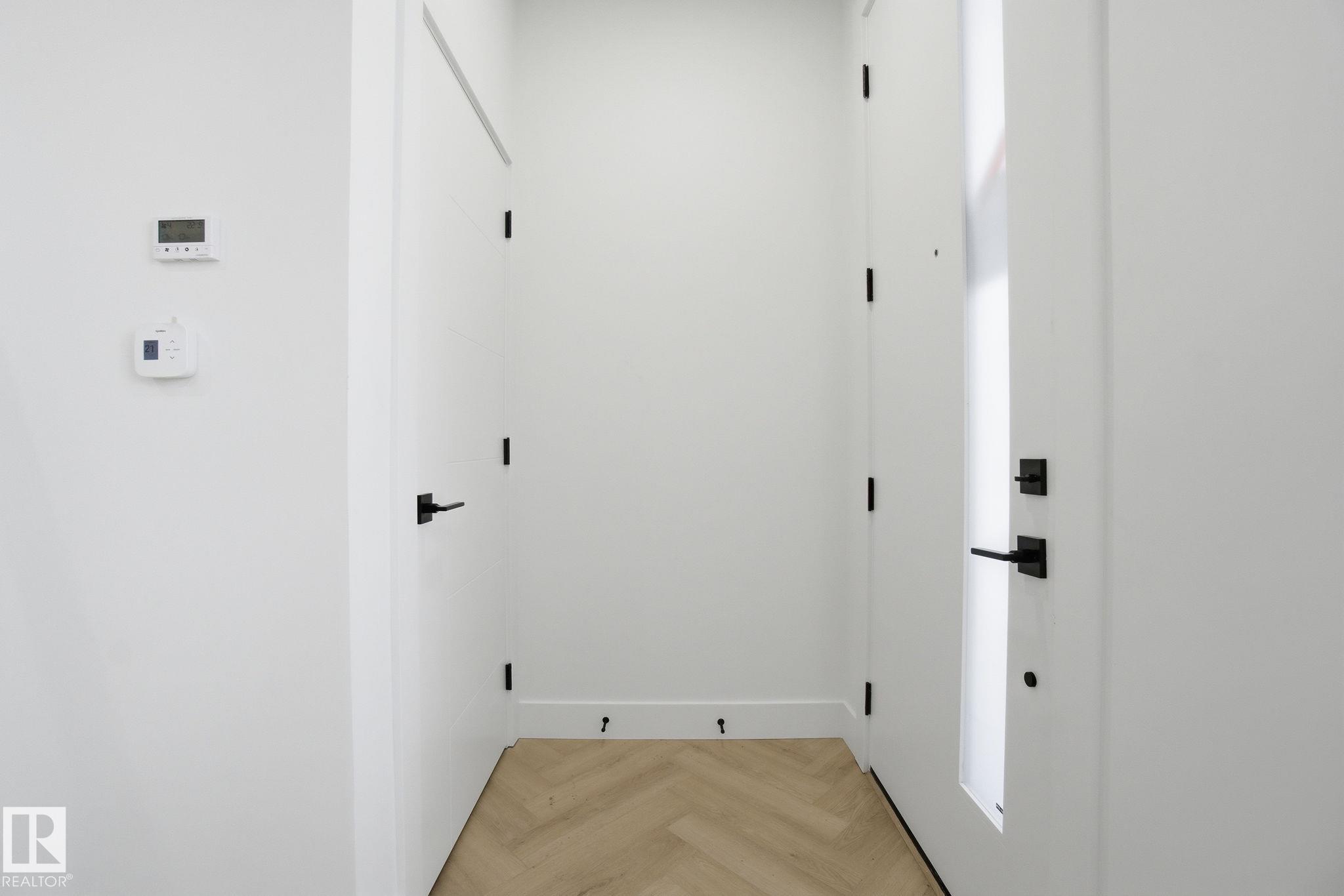 Fifth View of 10919 79 Avenue, Garneau, Edmonton, Alberta, T6G 0P1