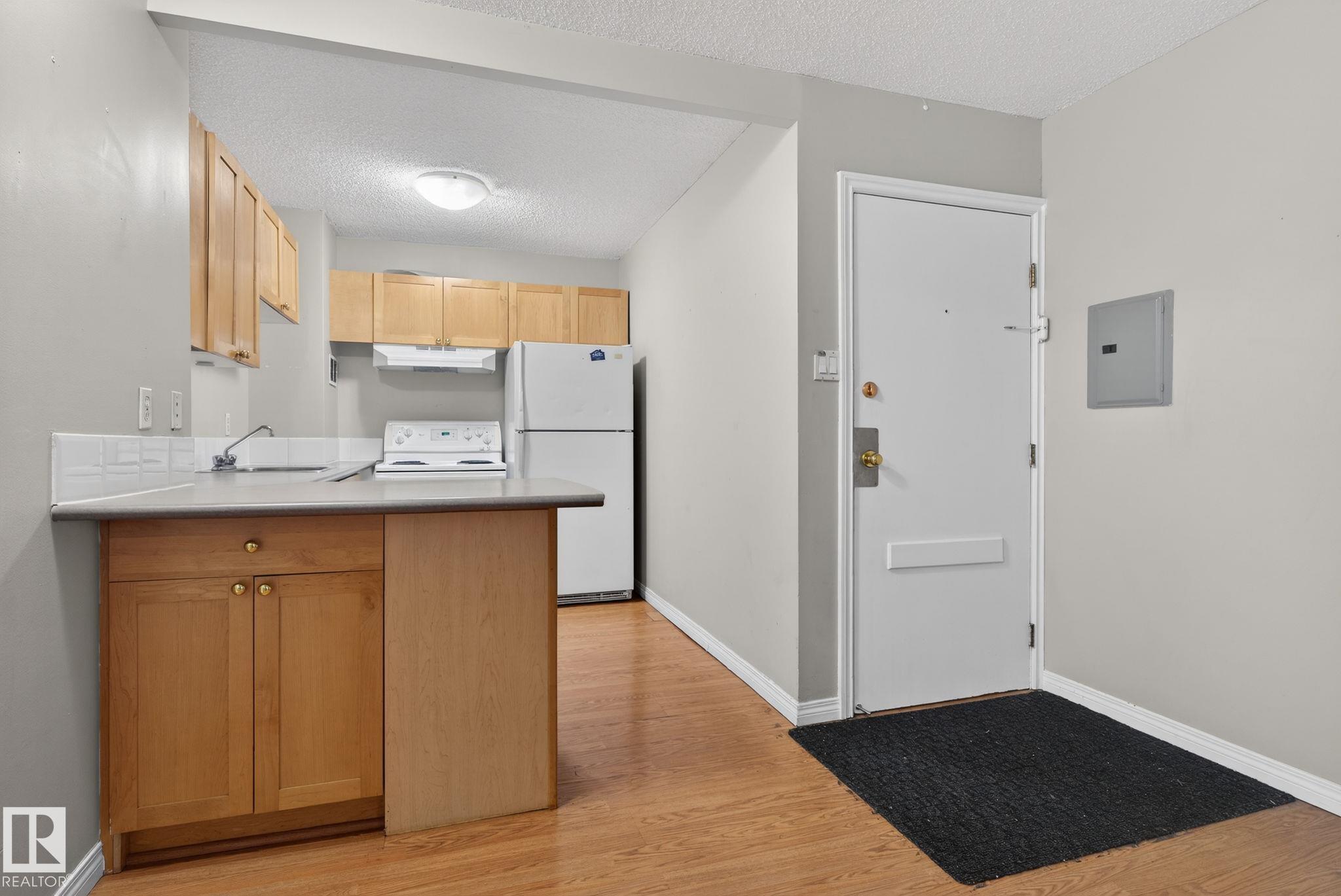 Third View of 703 9730 106 Street, Downtown (Edmonton), Edmonton, Alberta, T5K 1B7