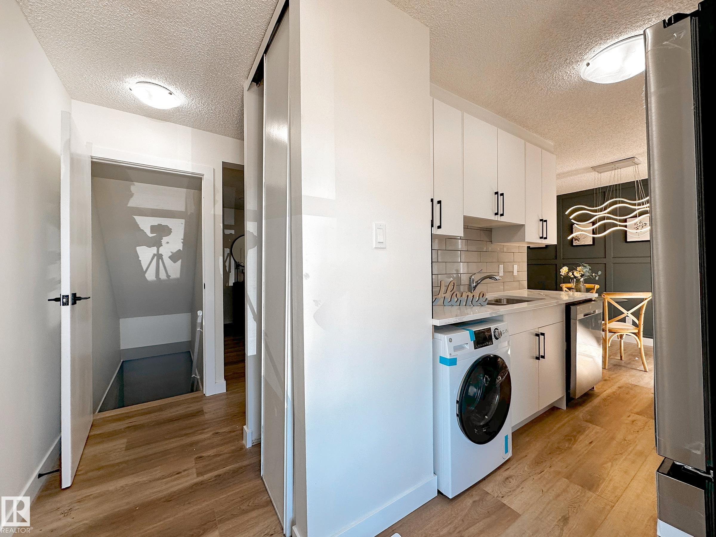 Third View of 6J CALLINGWOOD Court, Callingwood North, Edmonton, Alberta, T5T 0H5