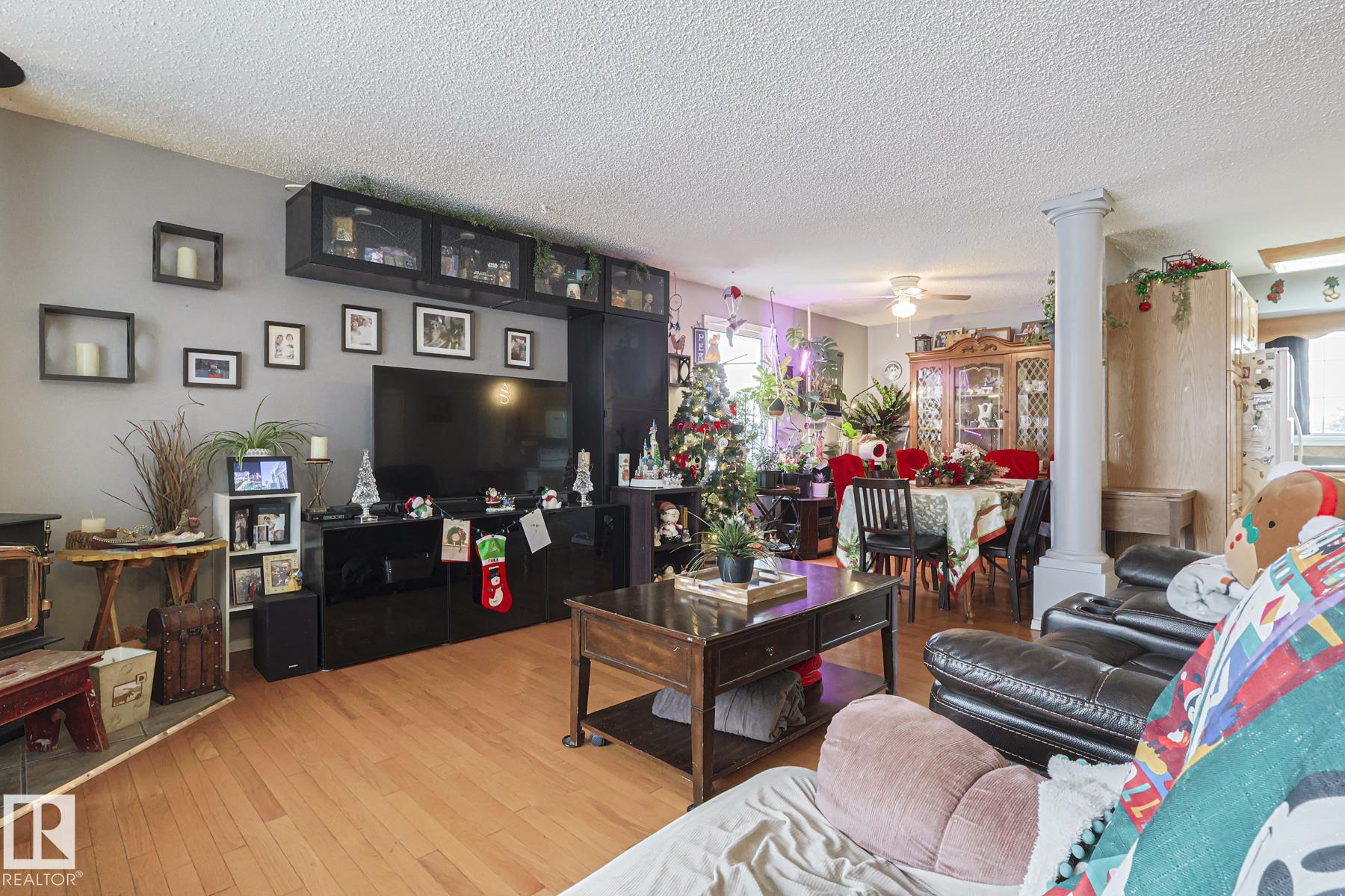 Fourth View of 4032 77 Street, Tweddle Place, Edmonton, Alberta, T6K 0X6