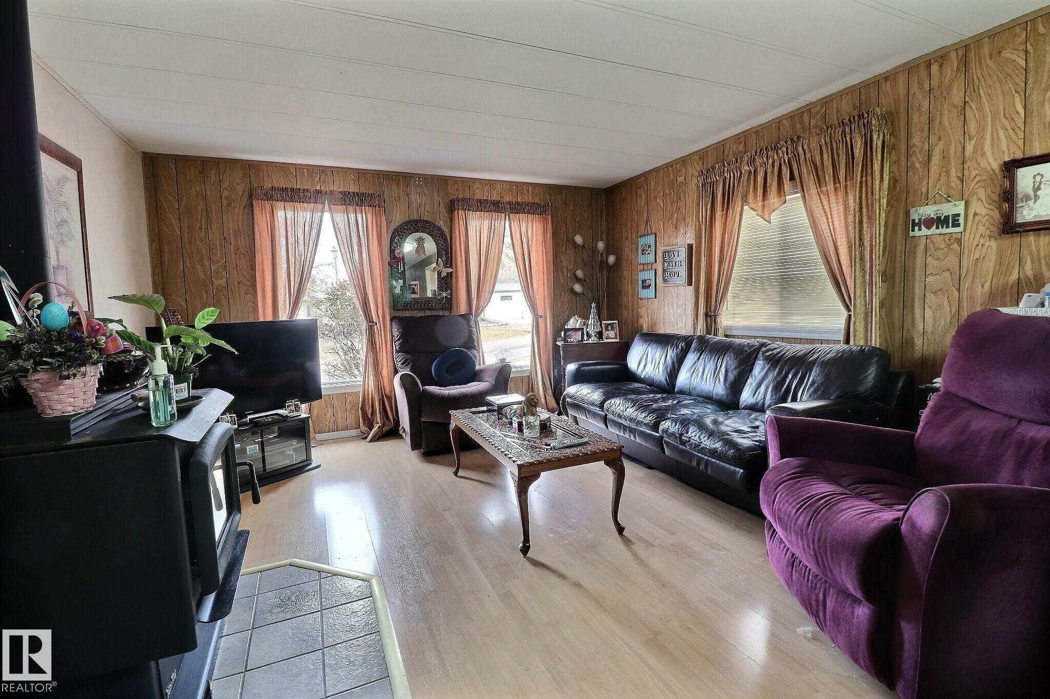 290 Juniper Crescent, E4467721, Alberta,