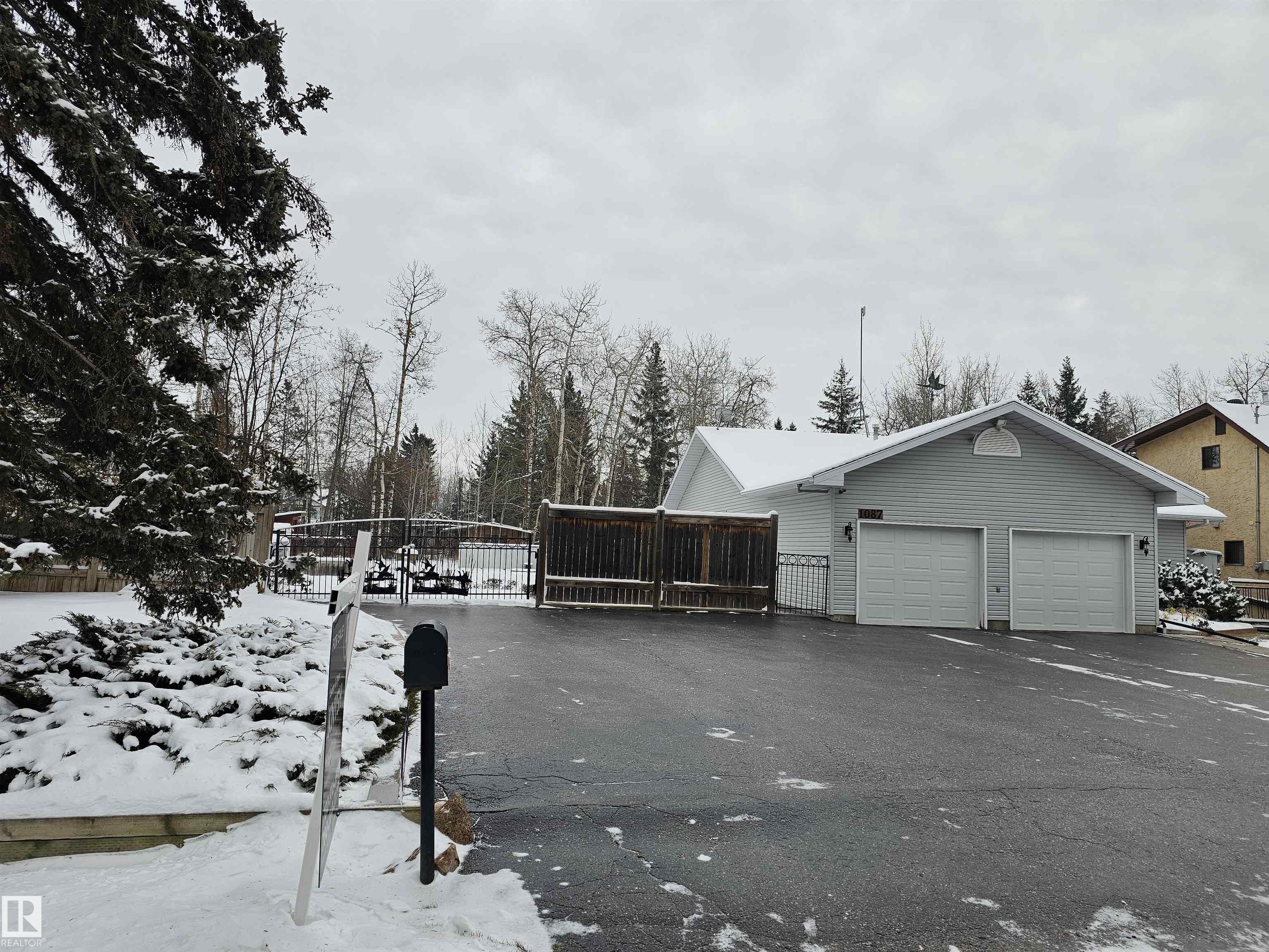 1087 10 Street, E4468227, Alberta,