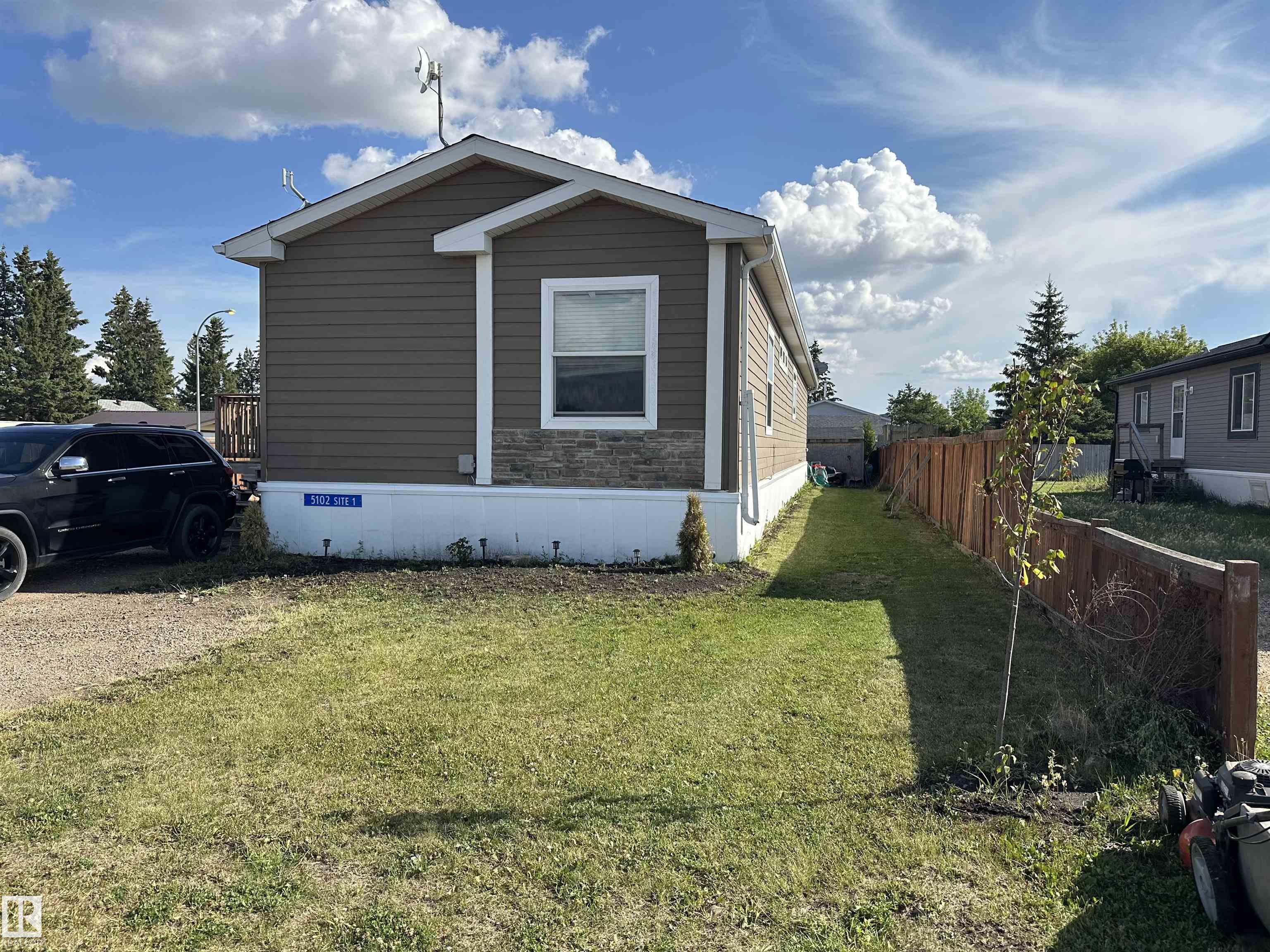 #1 5102 51 Avenue, E4468543, Alberta,