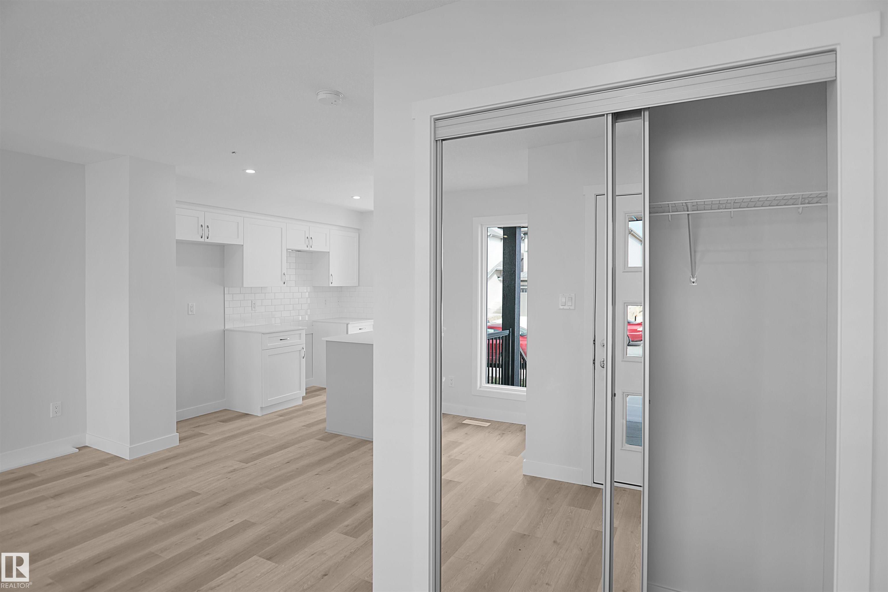 Fourth View of 18976 28 Avenue, The Uplands, Edmonton, Alberta, T5Y 4G2