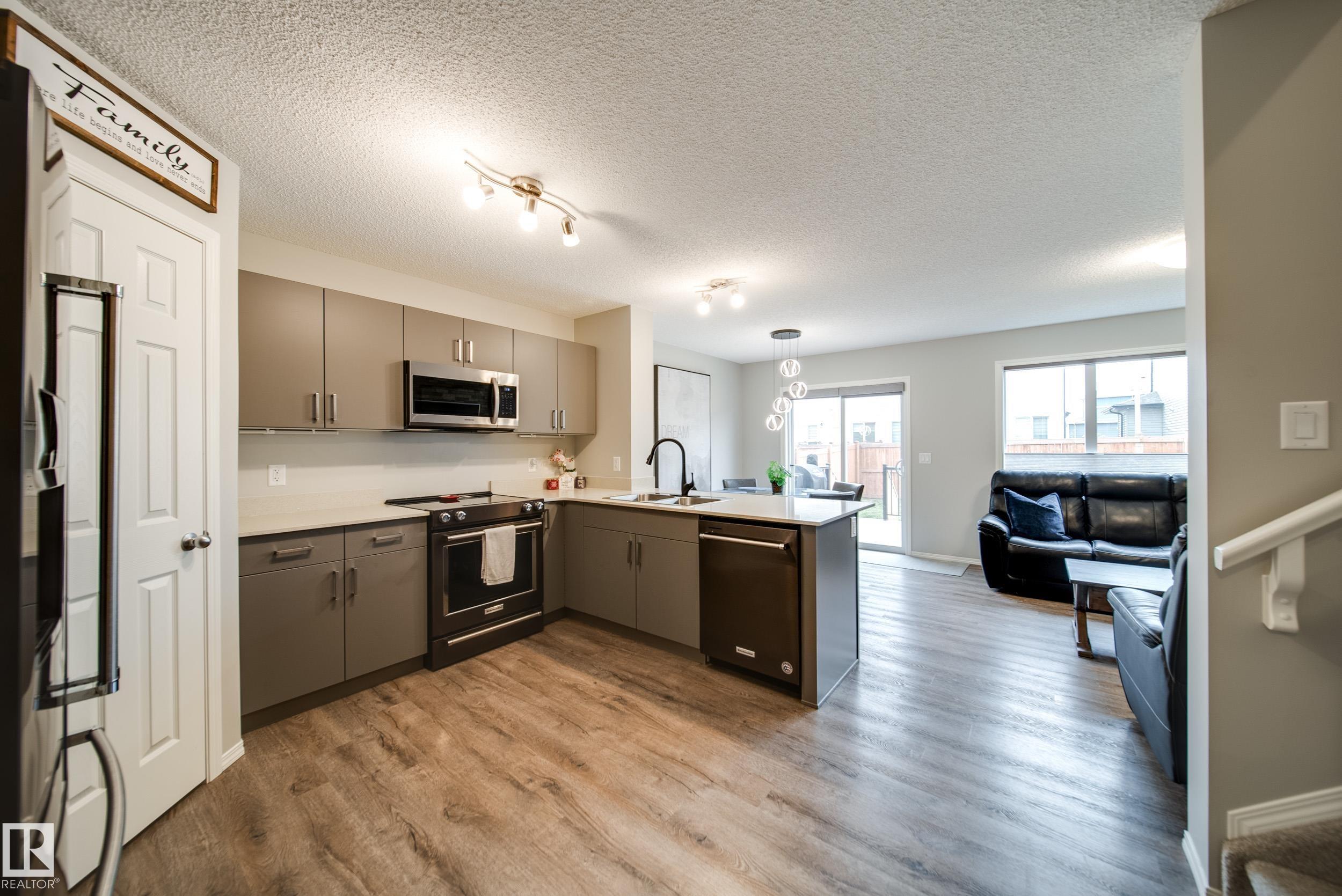 Fourth View of 9040 COOPER Link, Chappelle Area, Edmonton, Alberta, T6W 4A4