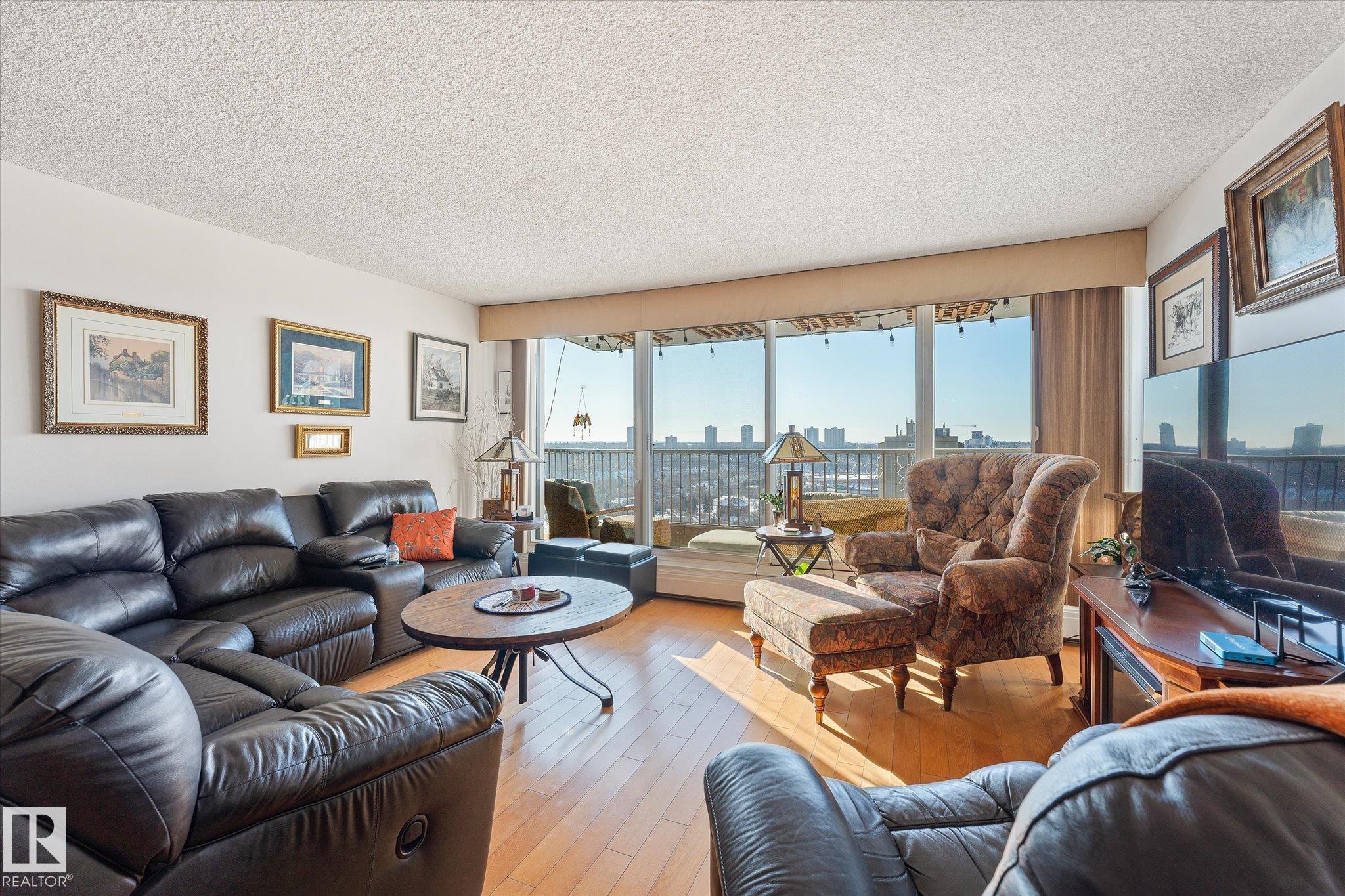 Third View of 1002 9923 103 Street, Downtown (Edmonton), Edmonton, Alberta, T5K 2J3