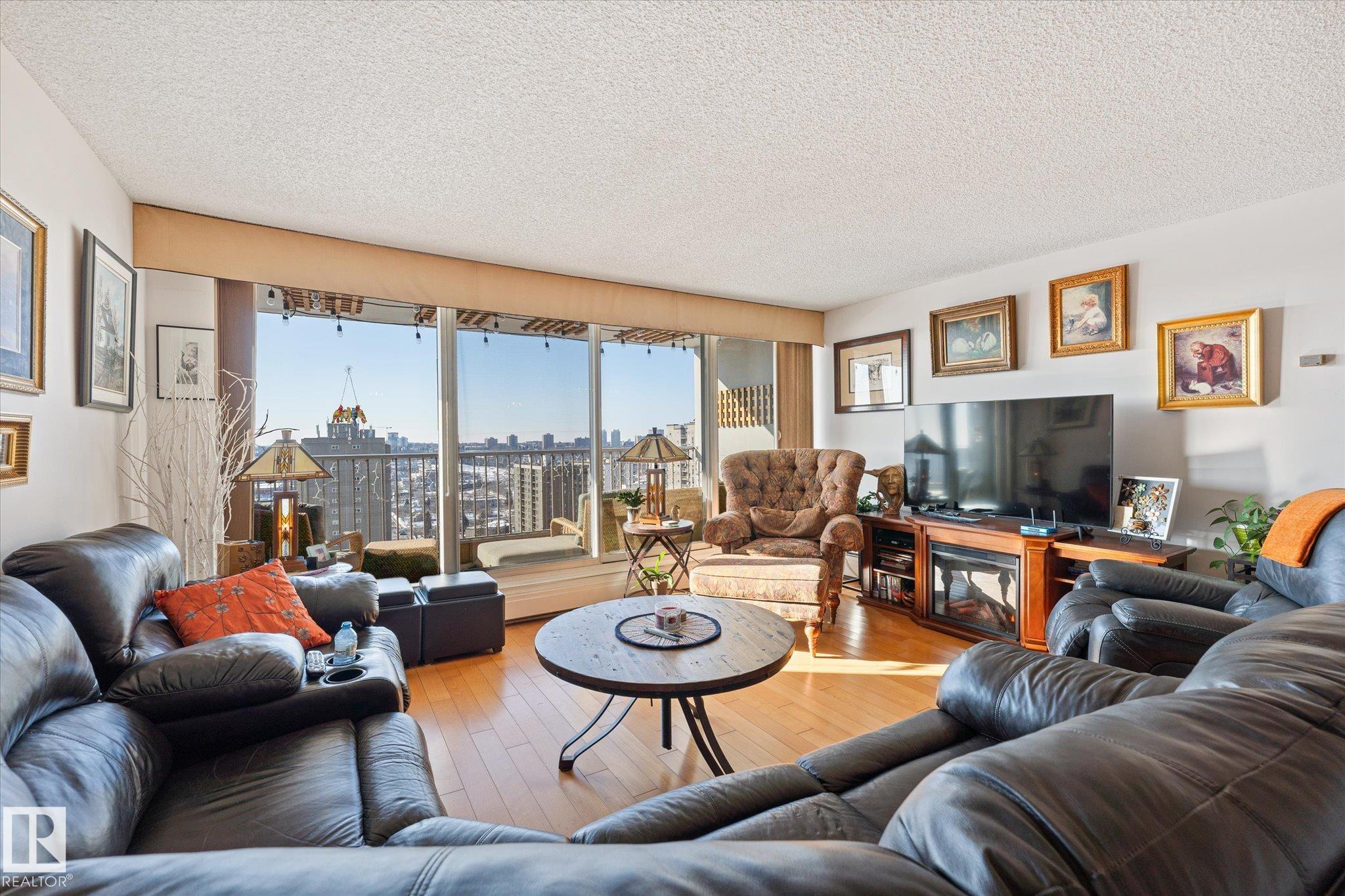 Fourth View of 1002 9923 103 Street, Downtown (Edmonton), Edmonton, Alberta, T5K 2J3