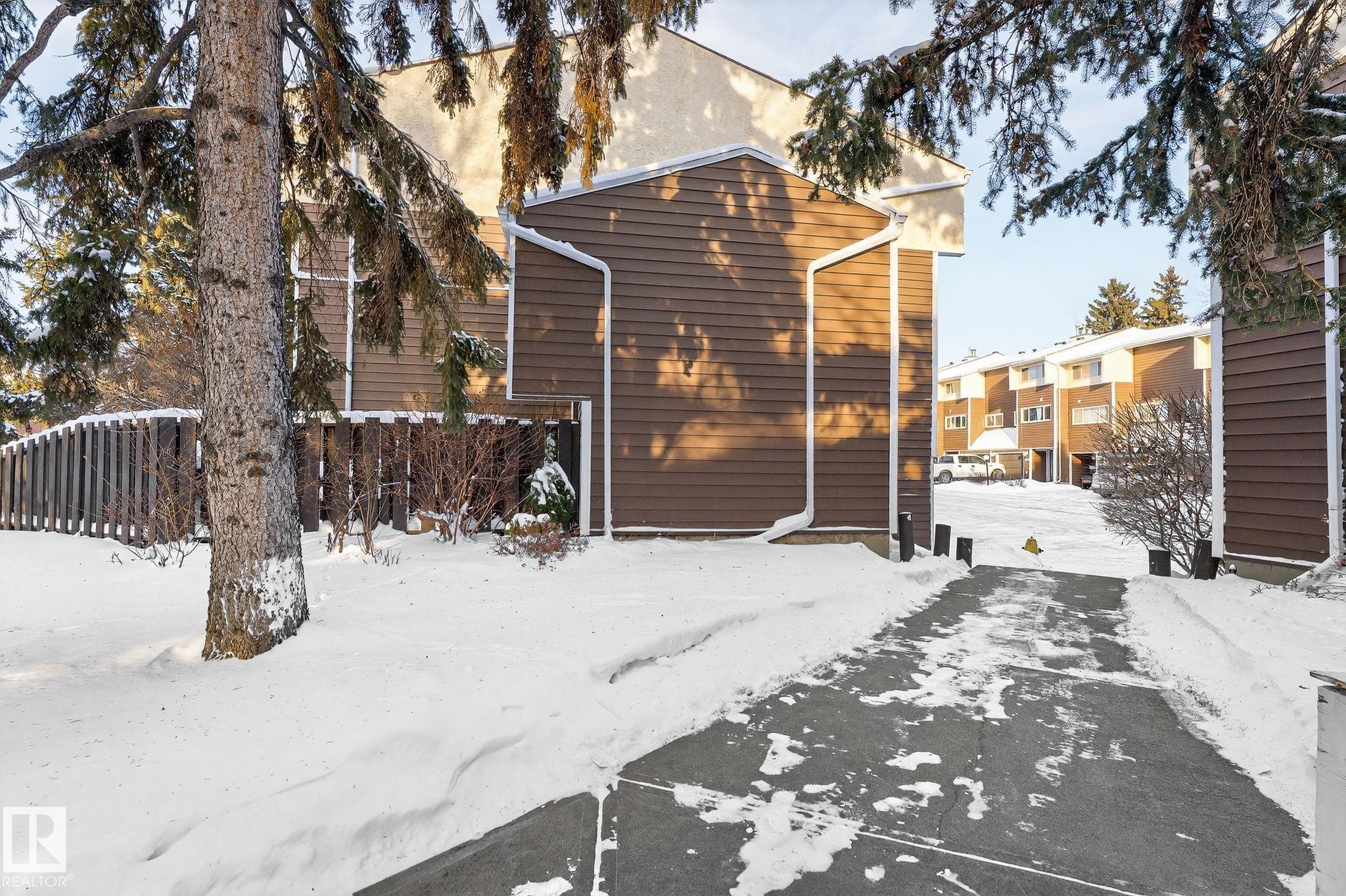 Fourth View of 1037 Millbourne RD E NW, Michaels Park, Edmonton, Alberta, T6K 0T2