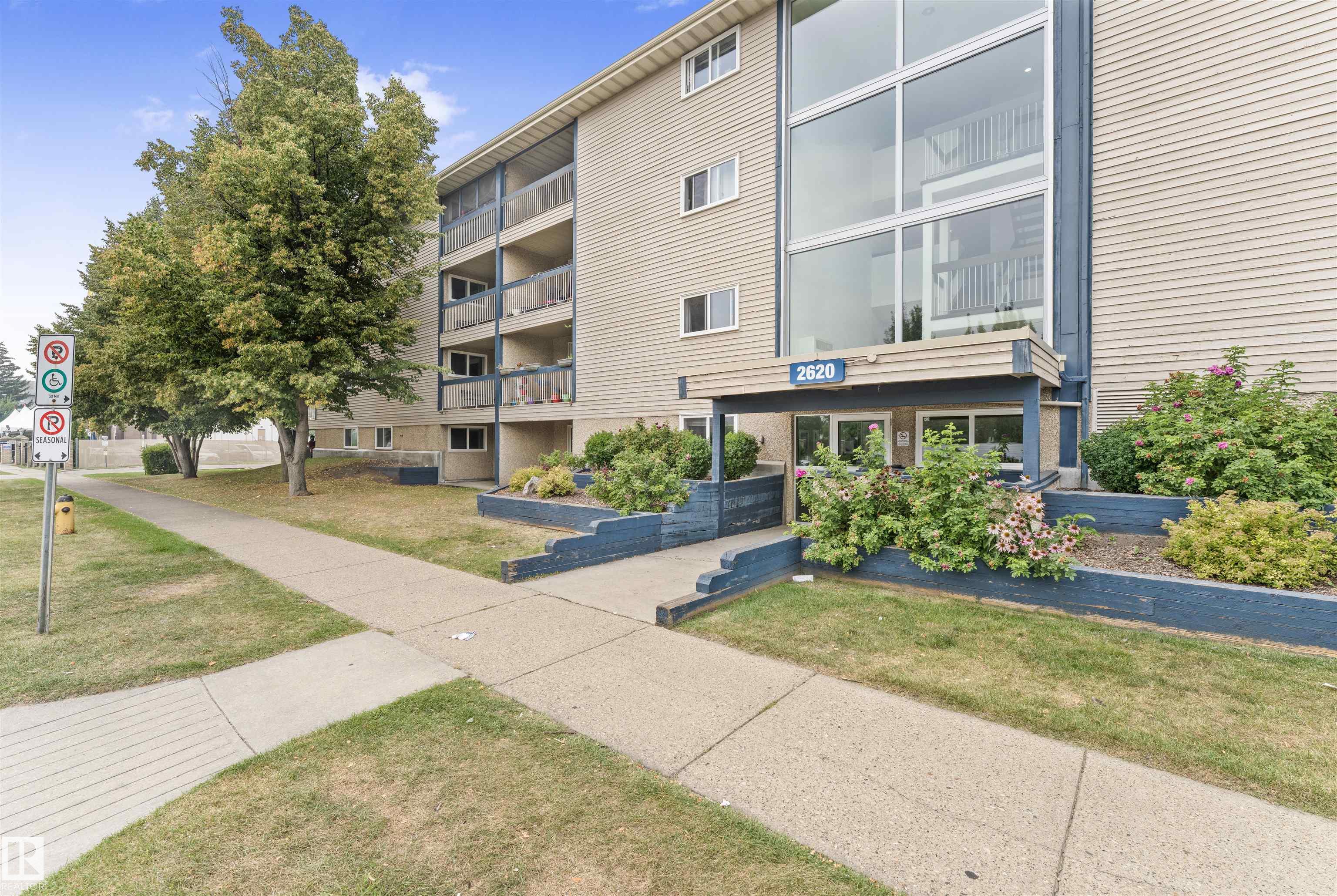 Second View of 102 2620 MILL WOODS, Weinlos, Edmonton, Alberta, T6L 5K6