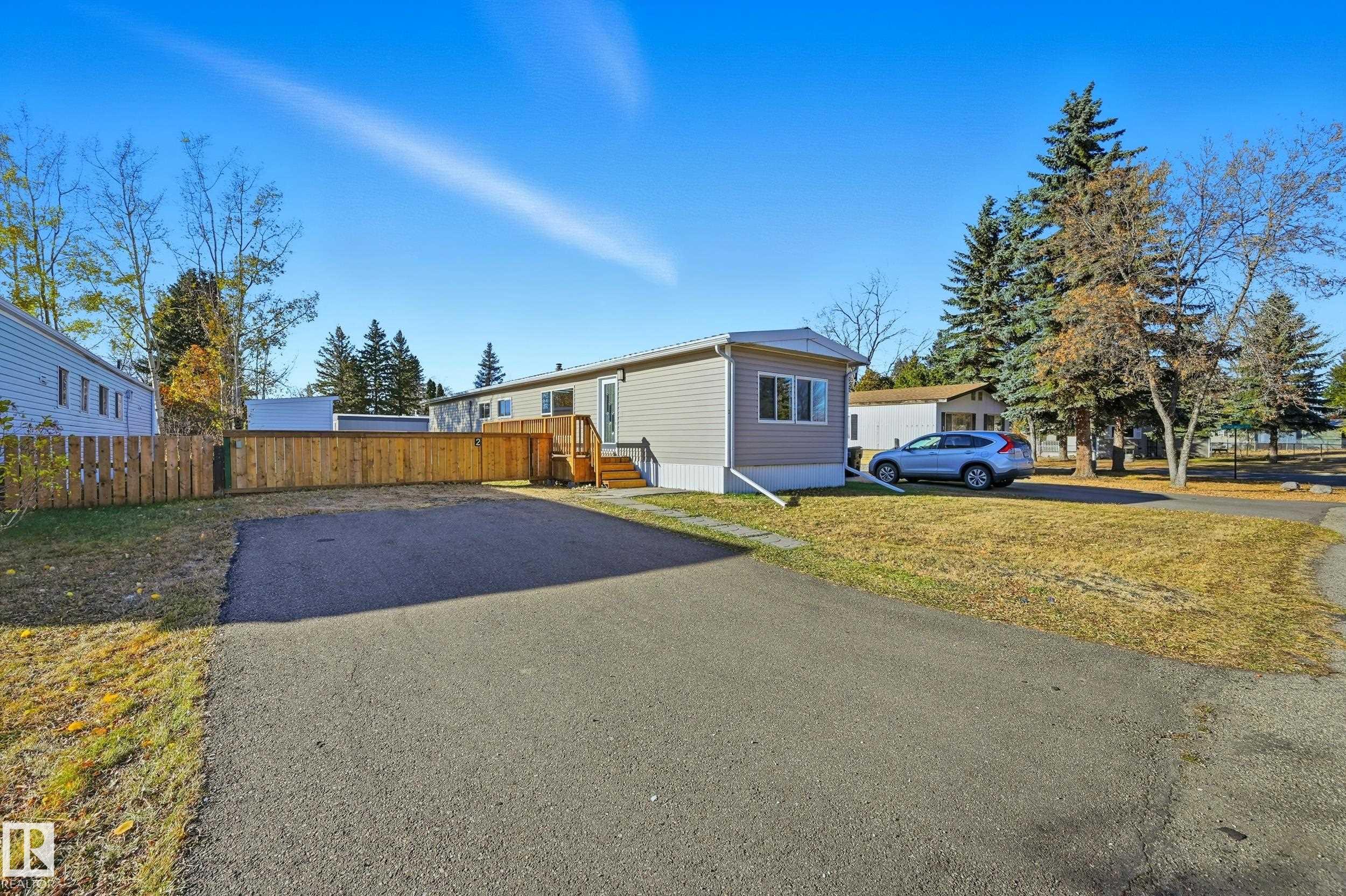 2 Cliff Crescent, E4469404, Alberta,