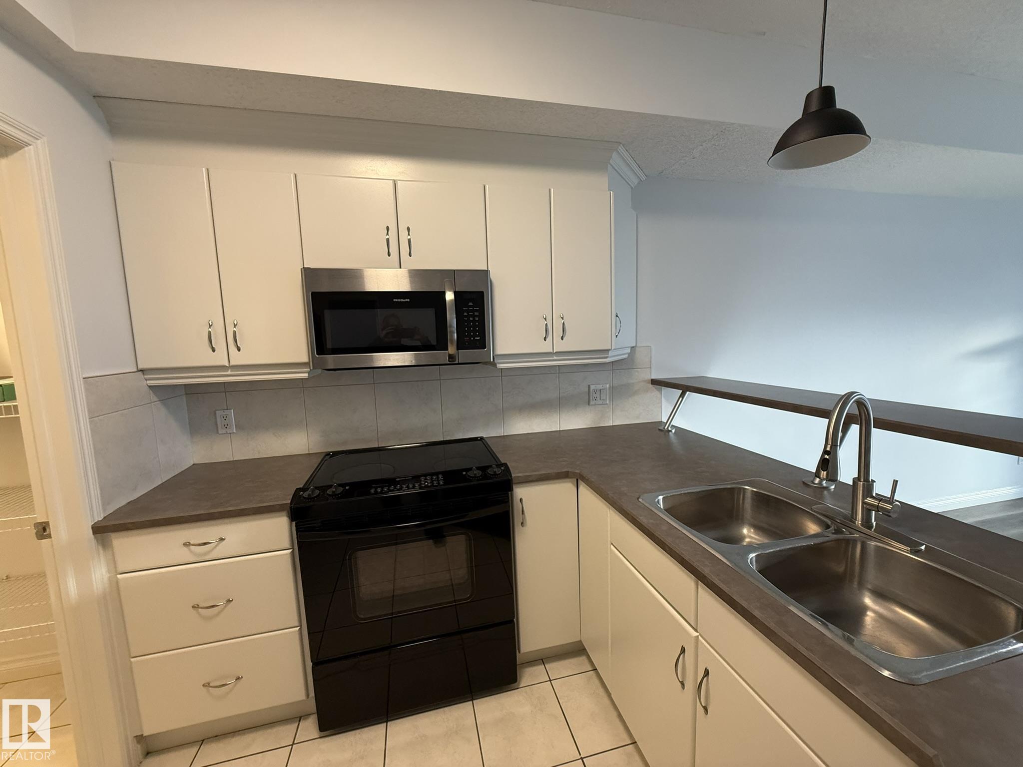 Fifth View of 304 9803 96A Street, Cloverdale, Edmonton, Alberta, T6A 4A5