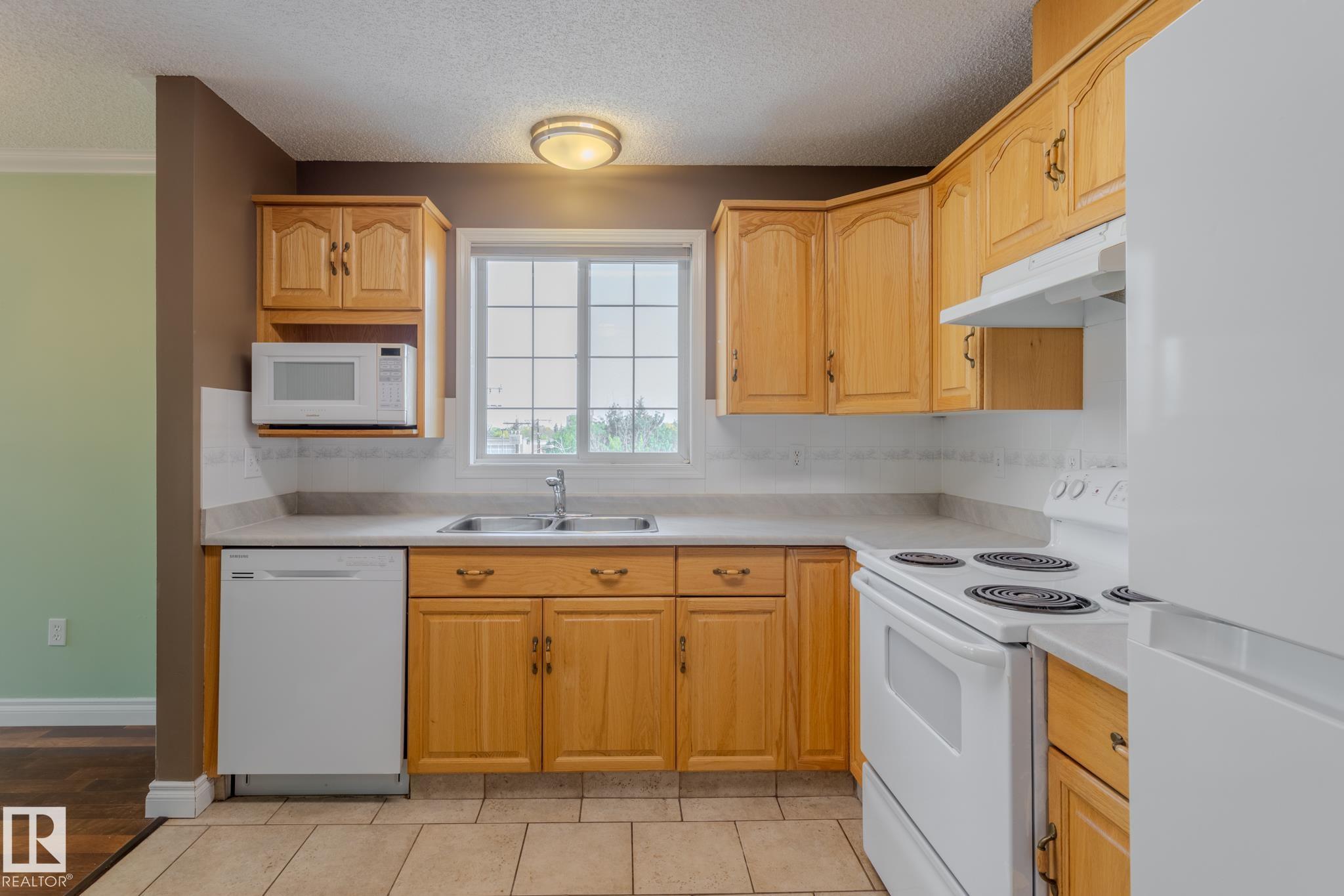 Fourth View of 305 13450 114 Avenue, Woodcroft, Edmonton, Alberta, T5M 4C4