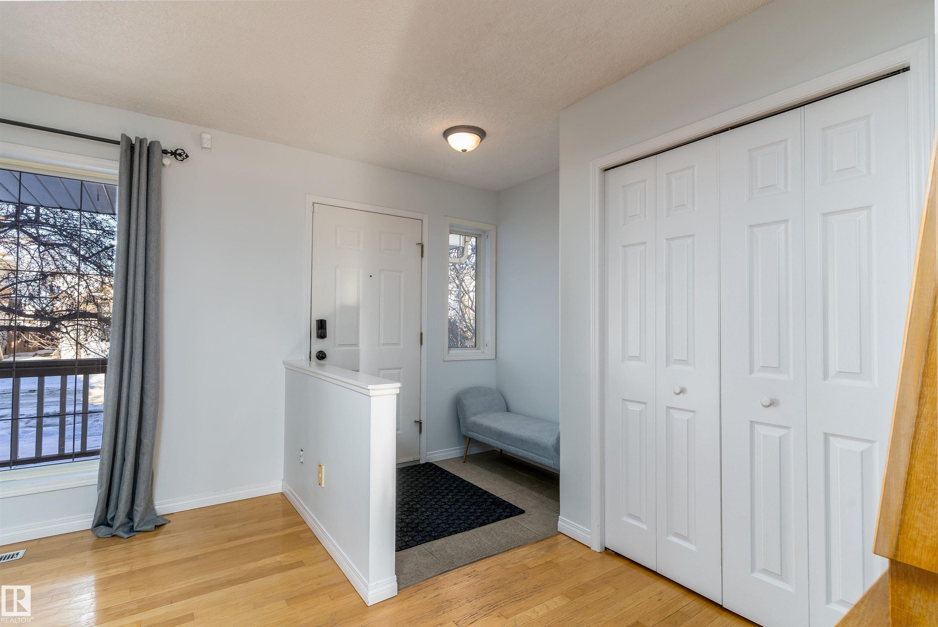 Fifth View of 2309 39 Avenue NW, Larkspur, Edmonton, Alberta, T6T 1K7