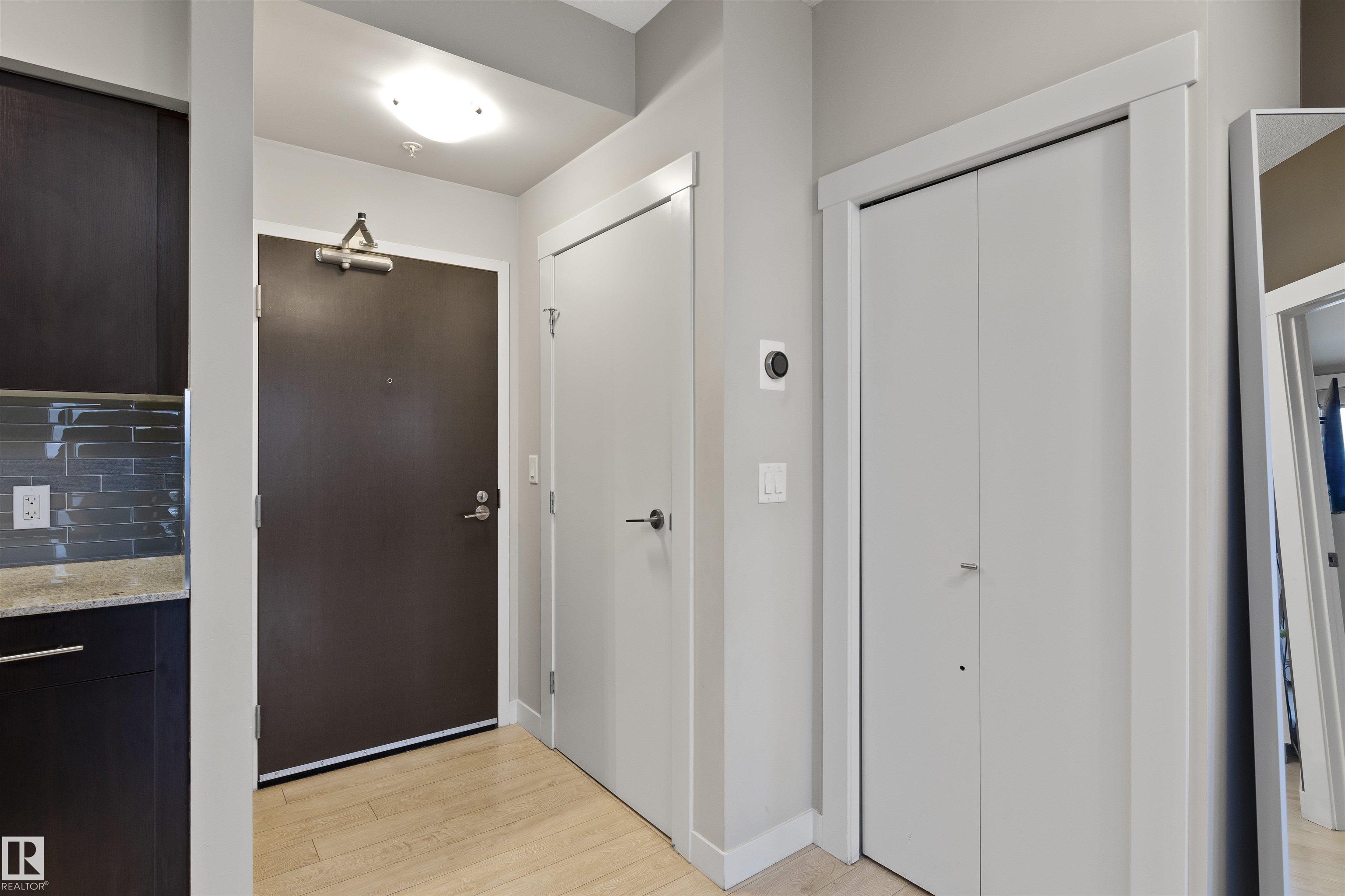 Third View of 905 10226 104 Street, Downtown (Edmonton), Edmonton, Alberta, T5J 1B8