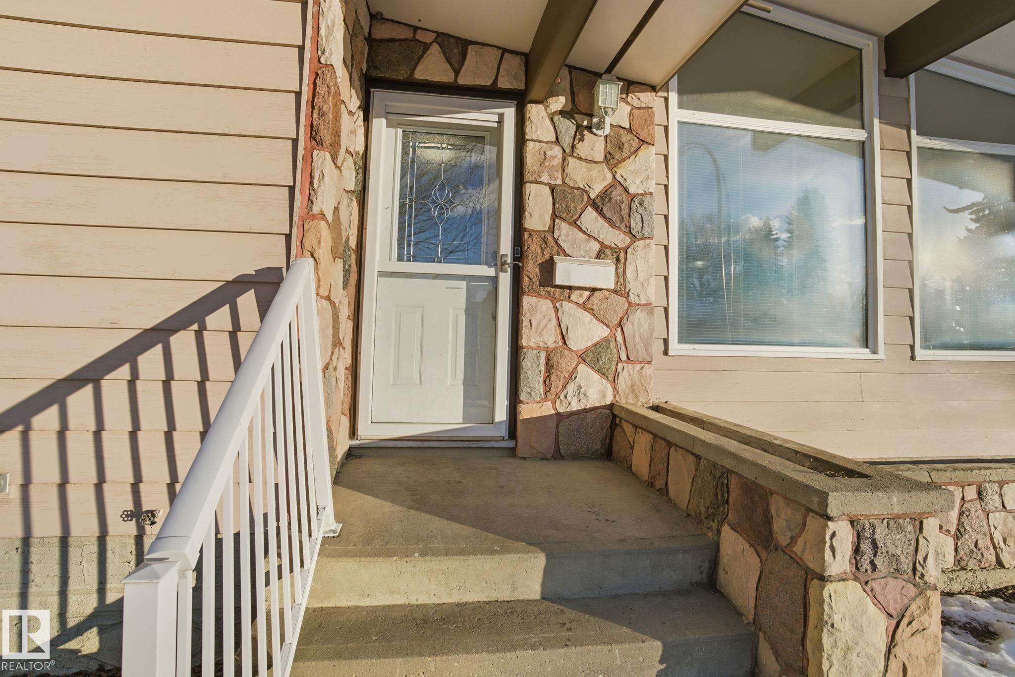 Fourth View of 4015 120 Street, Aspen Gardens, Edmonton, Alberta, T6J 1X7