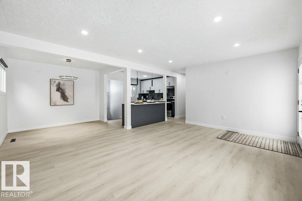 Fifth View of 16206 83 Avenue, Elmwood, Edmonton, Alberta, T5R 3V5