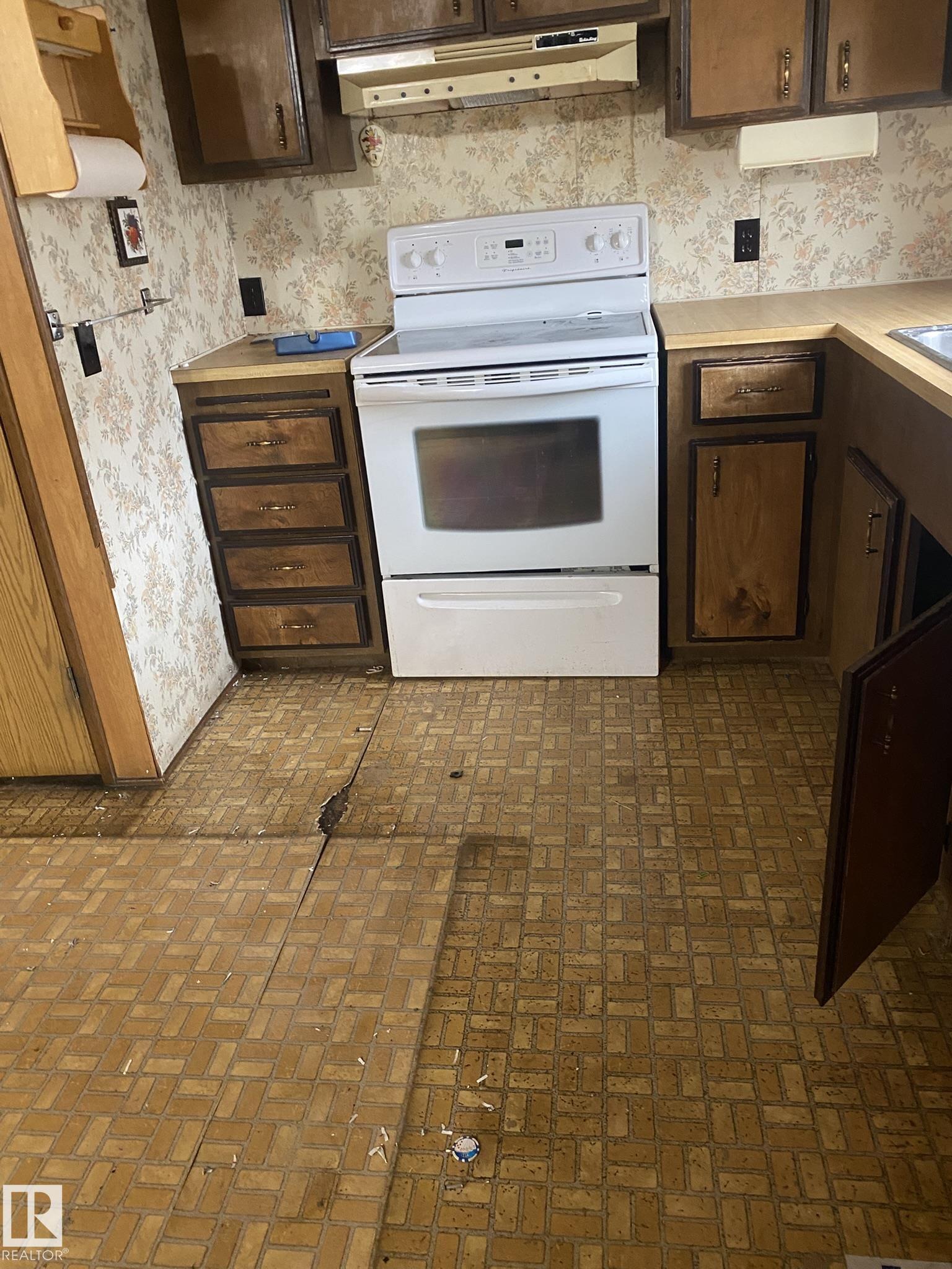 Fourth View of 20 West View Boulevard, Westview Village, Edmonton, Alberta, T5S 1T5