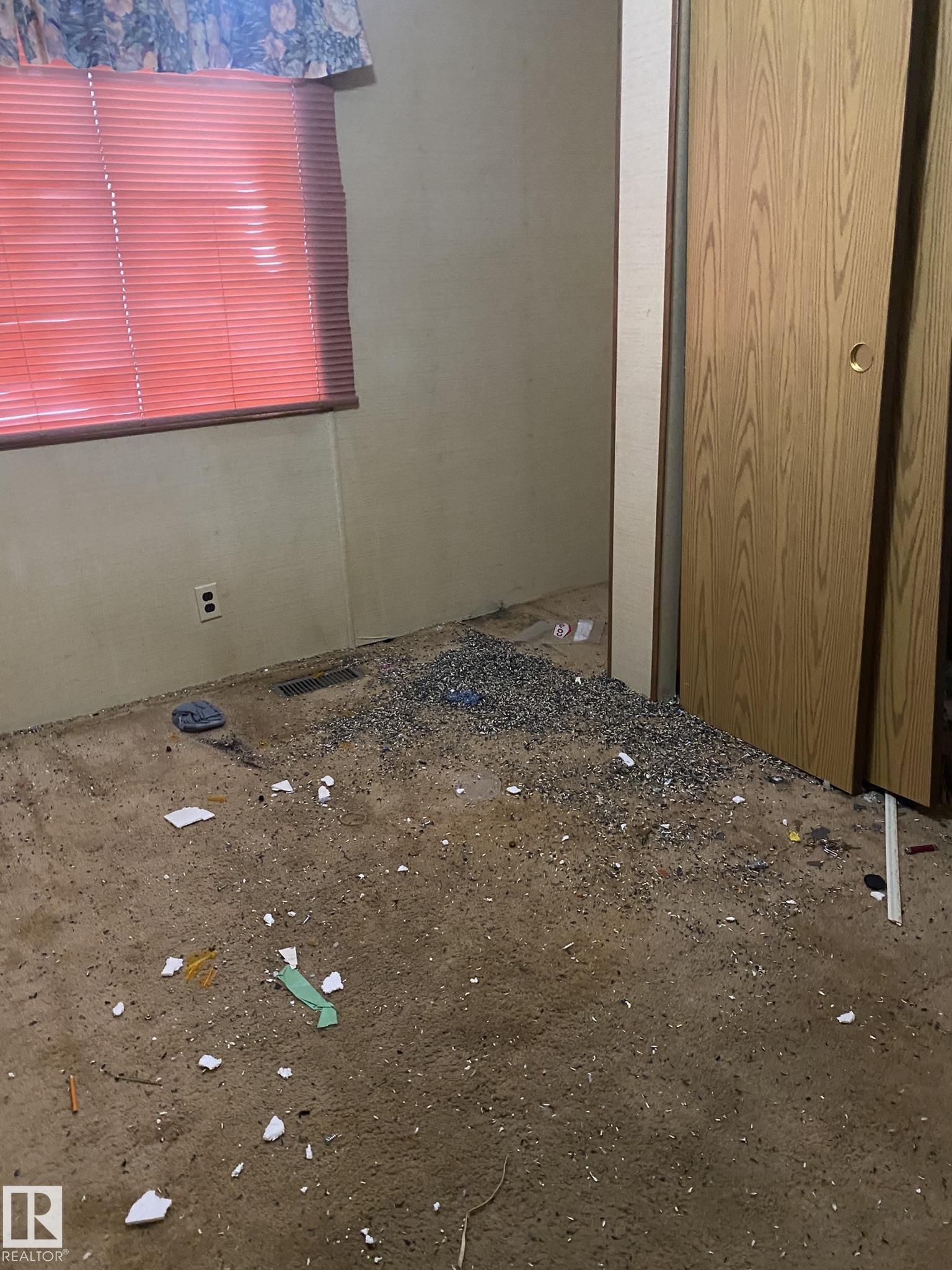 Fifth View of 20 West View Boulevard, Westview Village, Edmonton, Alberta, T5S 1T5