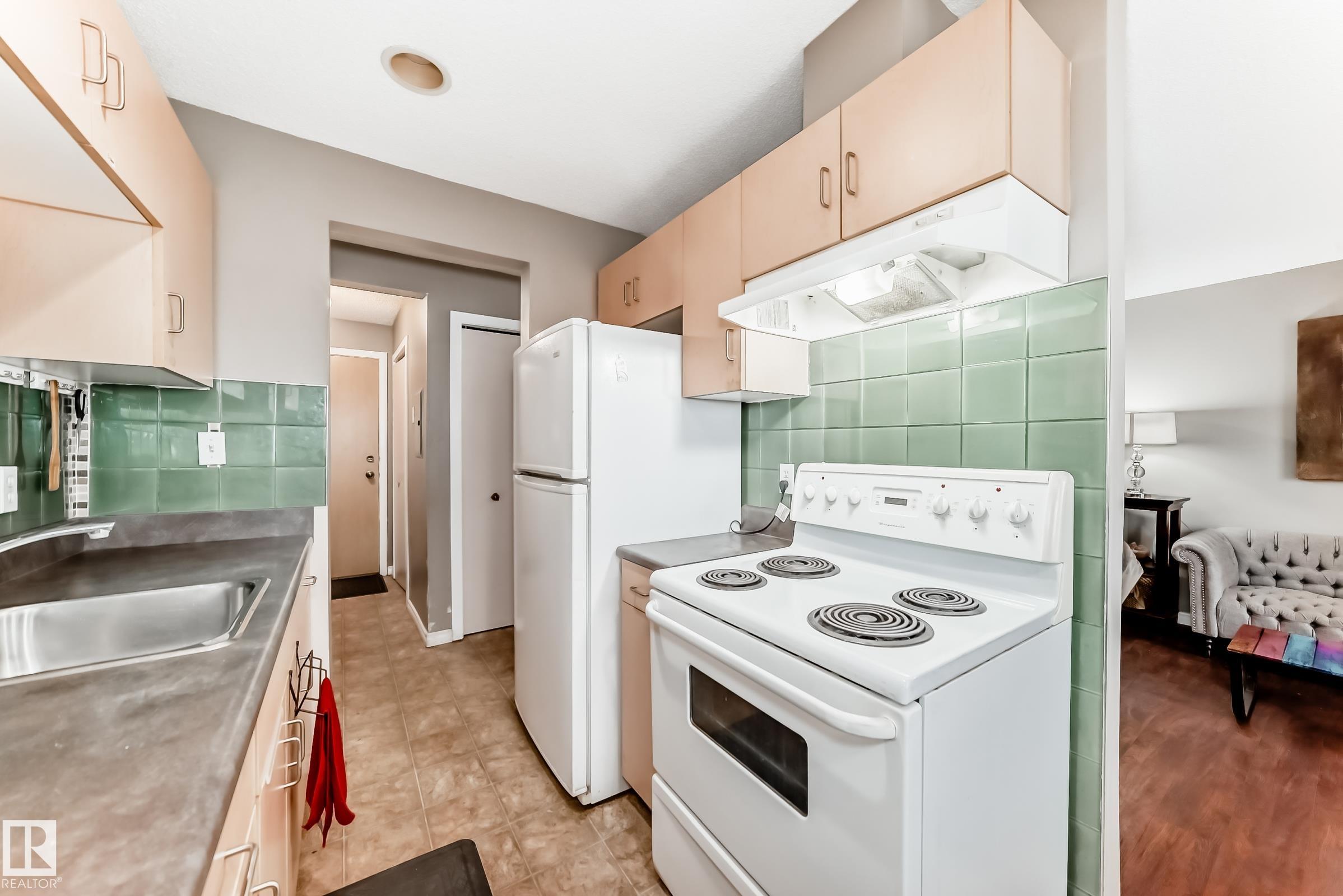 Third View of 305 12710 127 Street, Athlone, Edmonton, Alberta, T5L 1A5