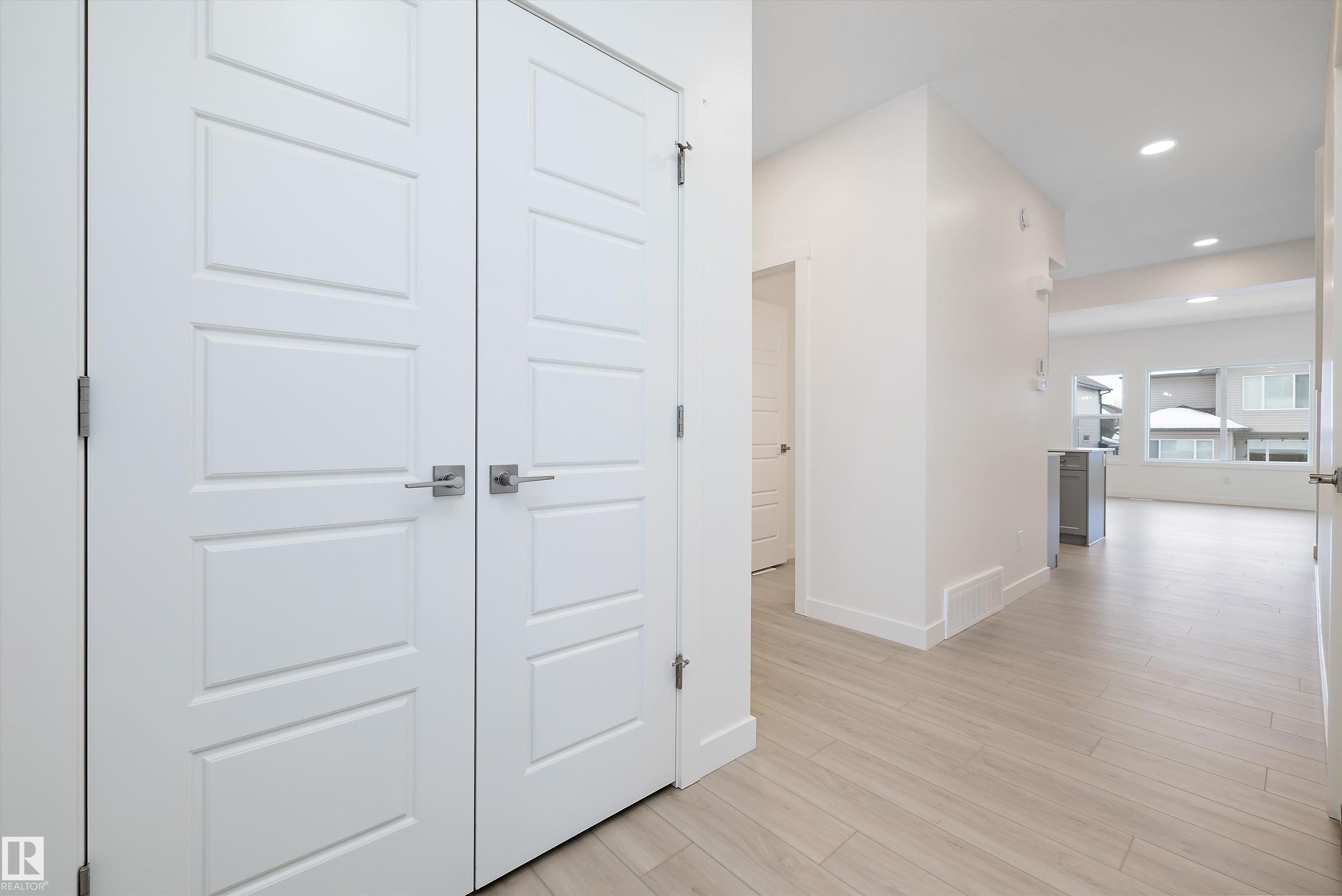 Third View of 93 SUNLAND Way, Summerwood, Sherwood Park, Alberta, T8H 2Y6