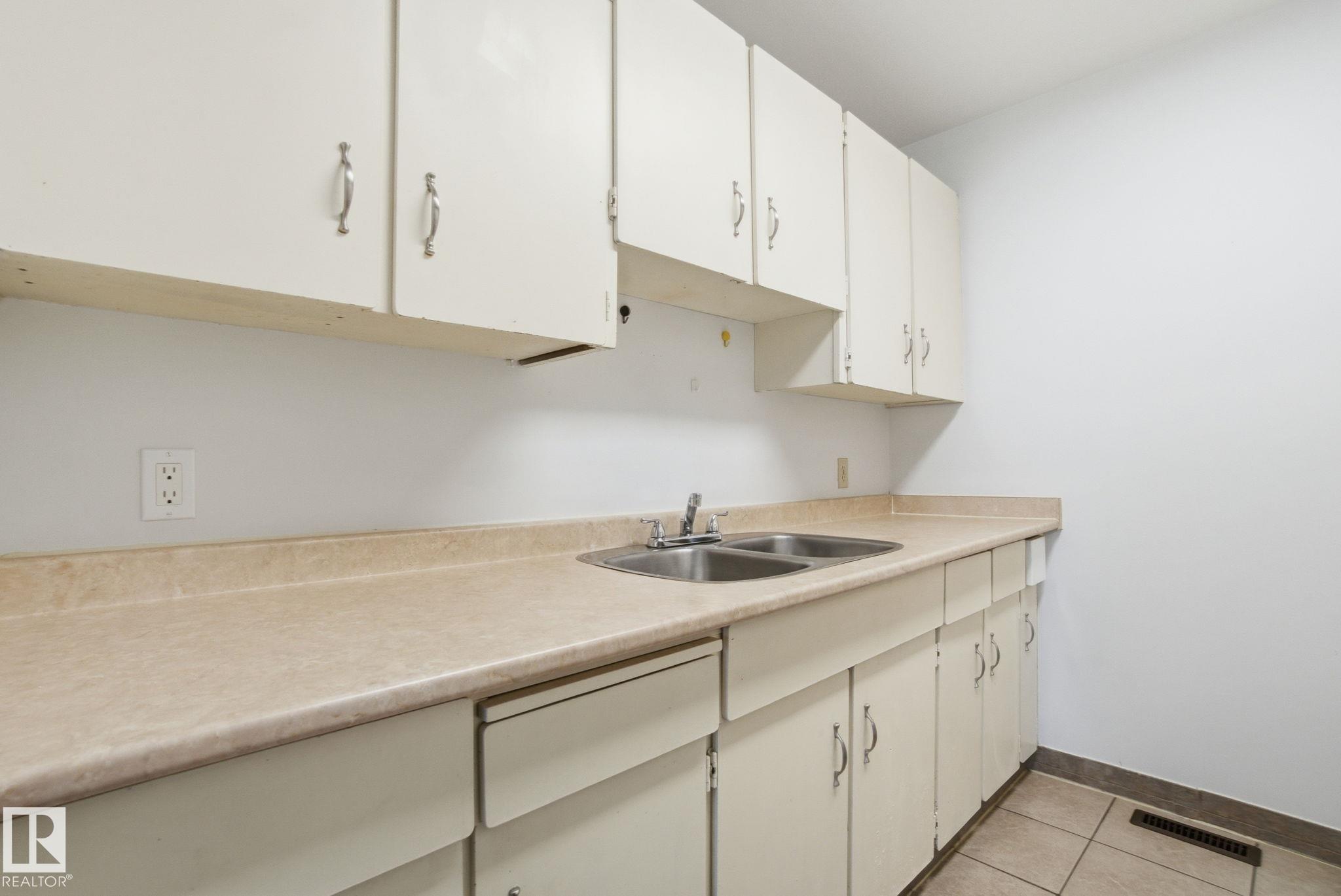 Third View of 1130 KNOTTWOOD Road E, Ekota, Edmonton, Alberta, T6K 2J8