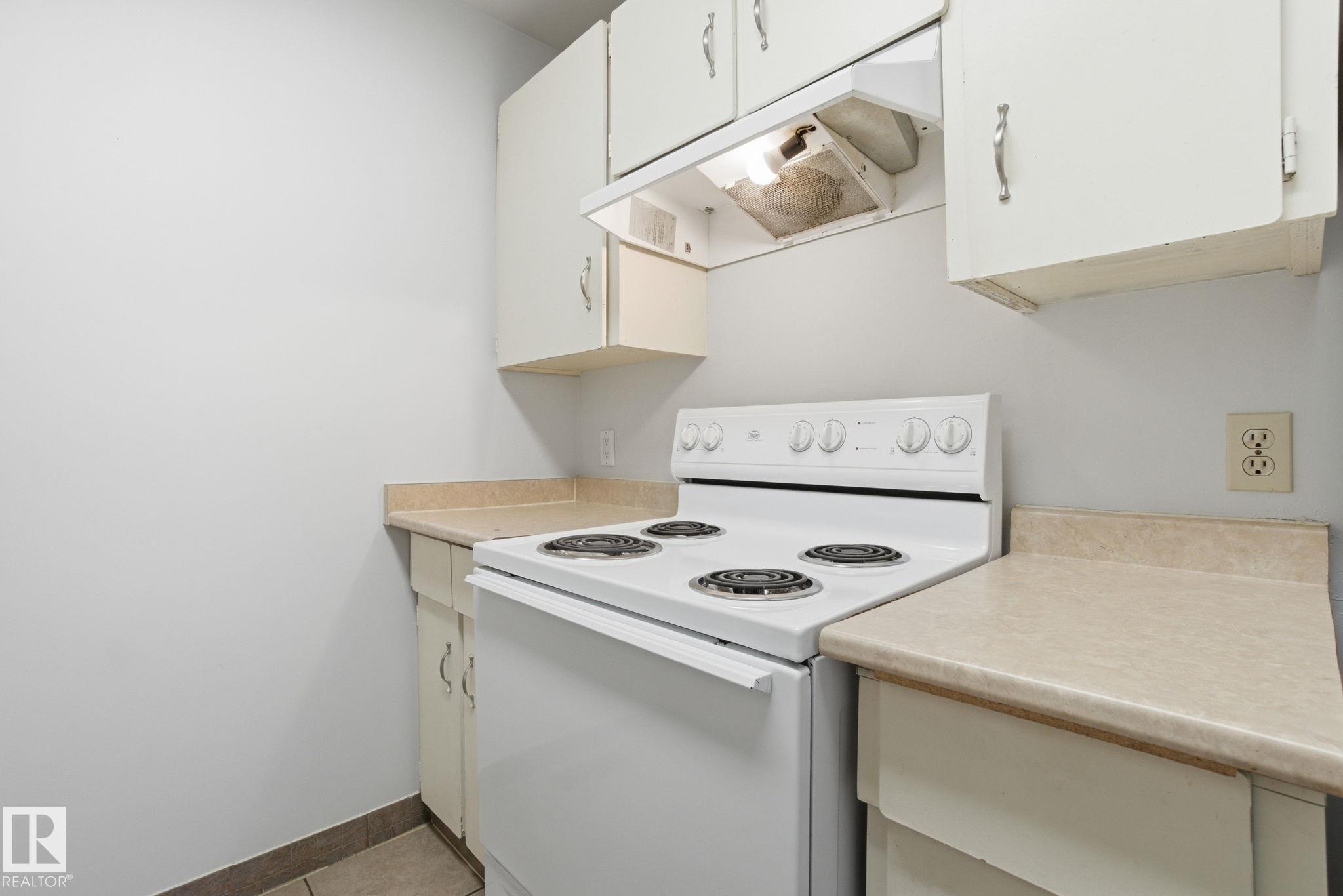 Fourth View of 1130 KNOTTWOOD Road E, Ekota, Edmonton, Alberta, T6K 2J8