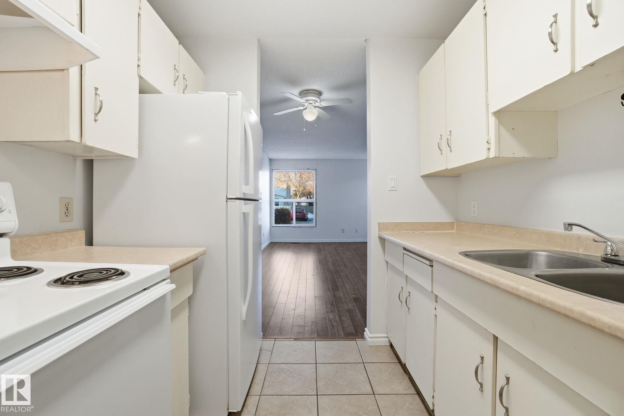 Fifth View of 1130 KNOTTWOOD Road E, Ekota, Edmonton, Alberta, T6K 2J8