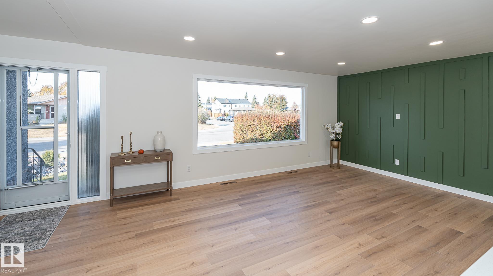 Third View of 6807 98A Avenue, Terrace Heights (Edmonton), Edmonton, Alberta, T6A 0B9