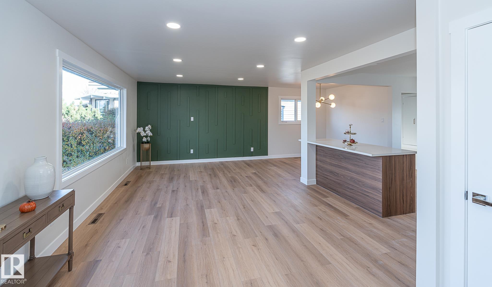 Fourth View of 6807 98A Avenue, Terrace Heights (Edmonton), Edmonton, Alberta, T6A 0B9