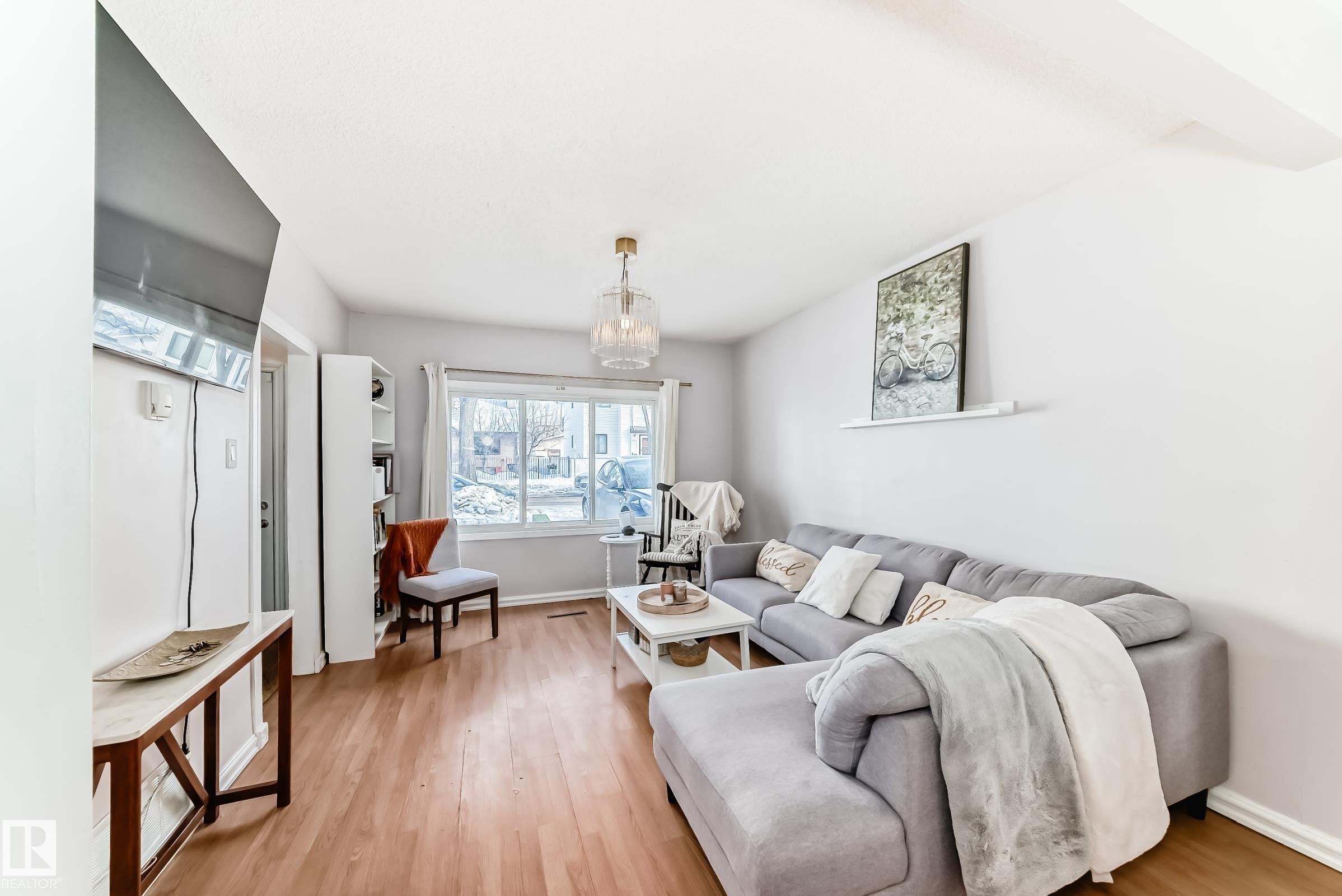 Fifth View of 10928 92 Street, Mccauley, Edmonton, Alberta, T5H 1W1