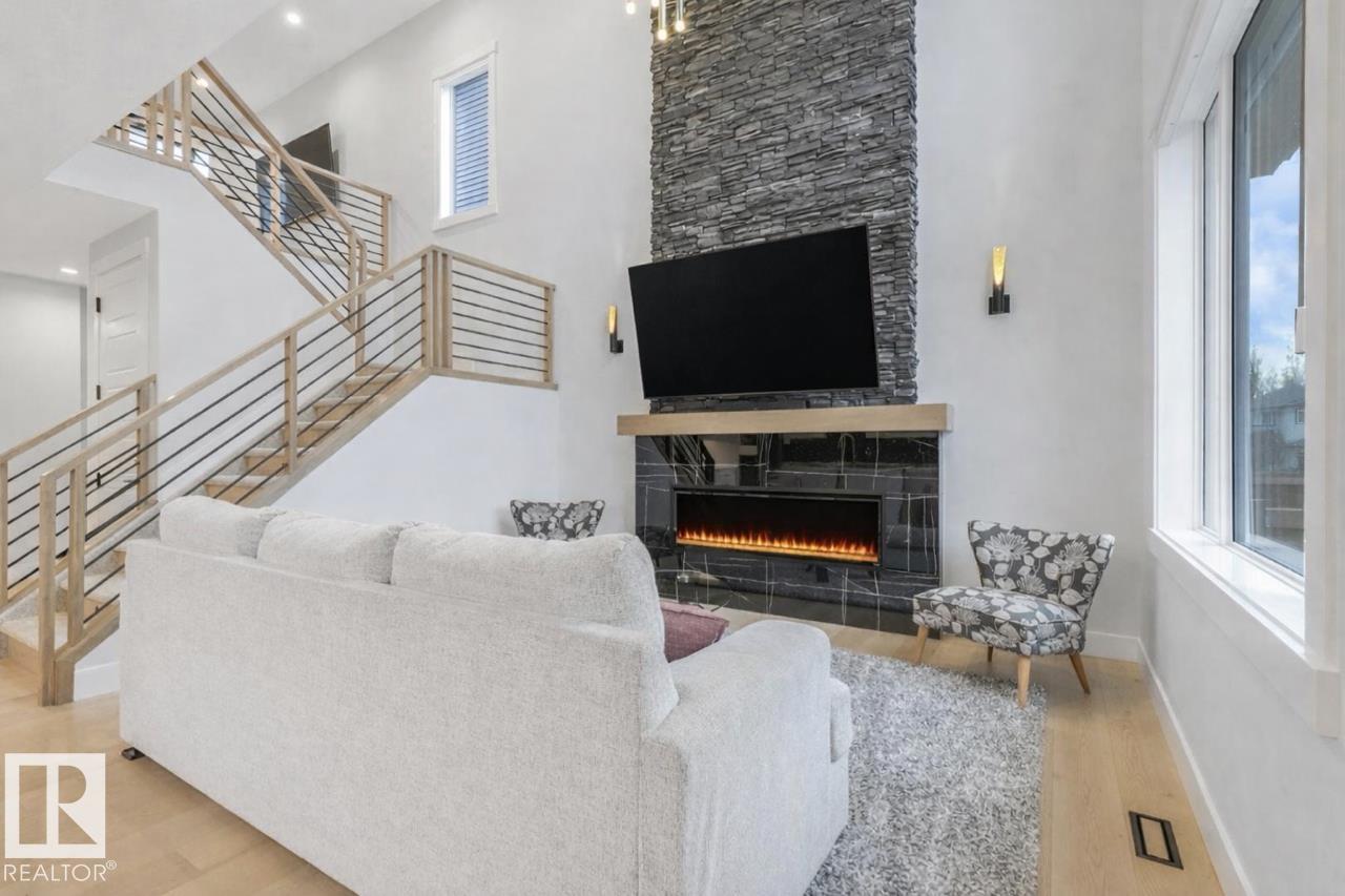 53 AUTUMNWOOD Crescent, E4471422, Alberta,