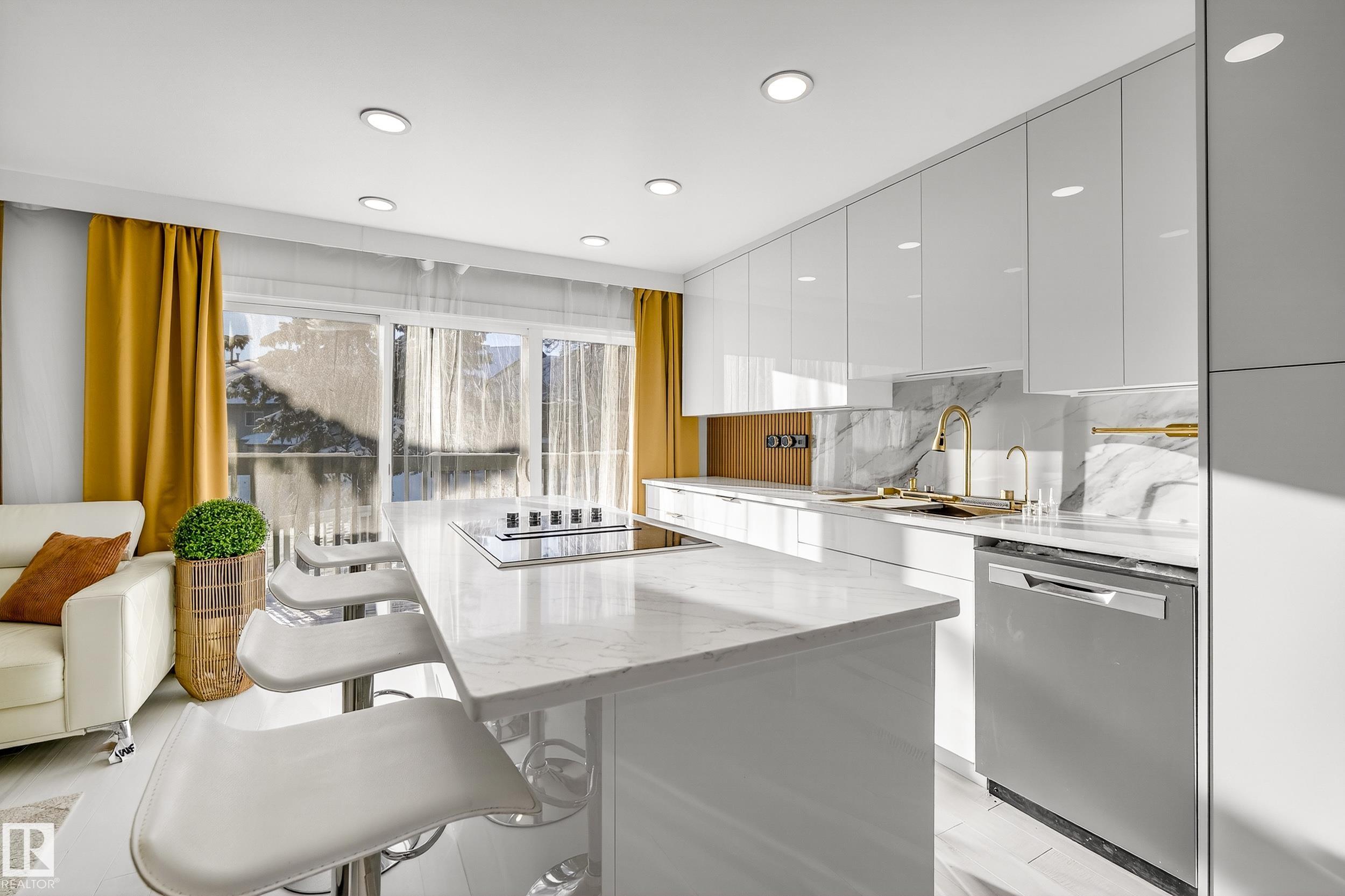 11A MEADOWLARK Village, E4471445, Alberta,