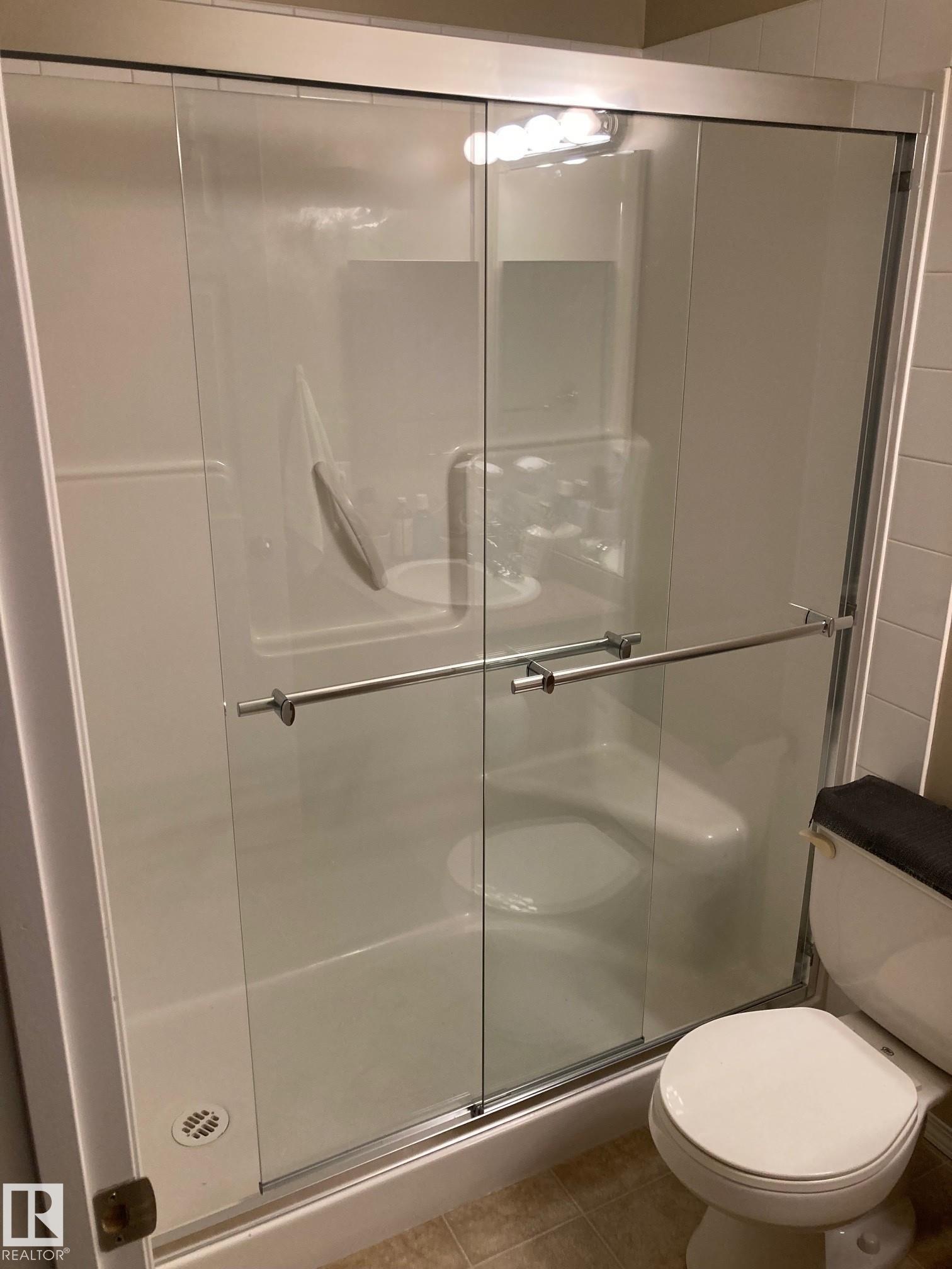 Fourth View of 411 4309 33 Street, South Business Park, Stony Plain, Alberta, T7Z 0C4