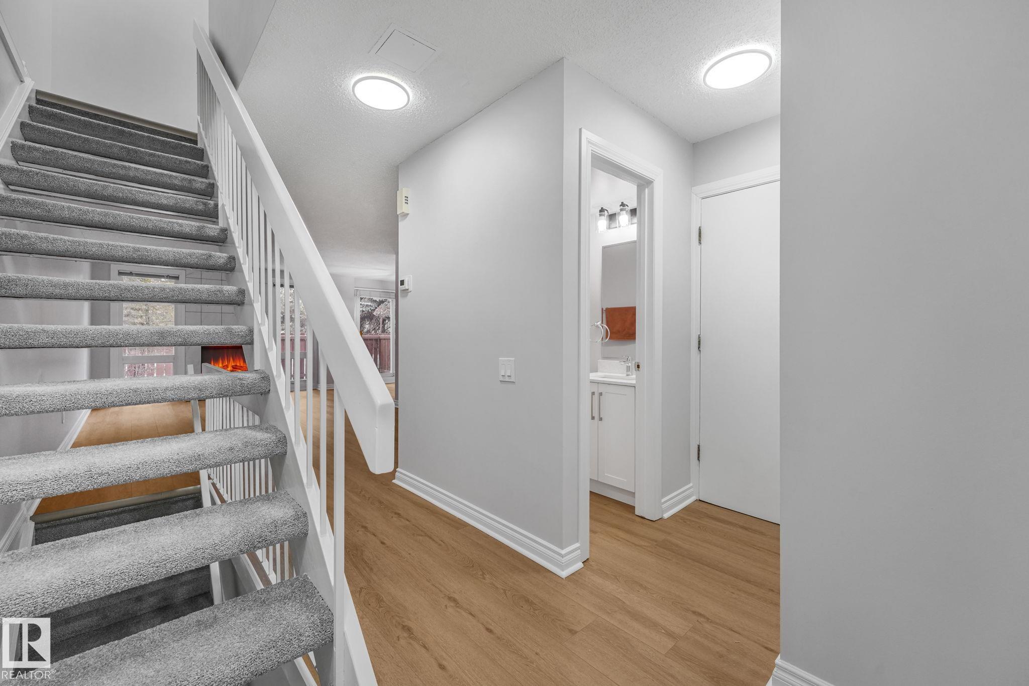 Fourth View of 70 HEARTHSTONE, Brander Gardens, Edmonton, Alberta, T6H 5E5