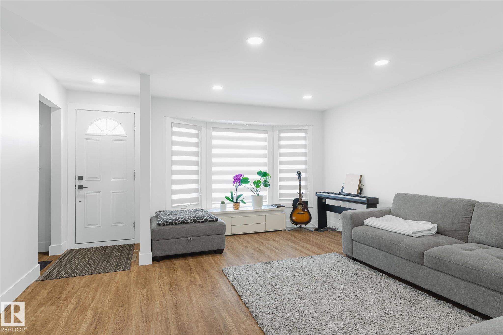 Fourth View of 1720 35 Street, Daly Grove, Edmonton, Alberta, T6L 2P1