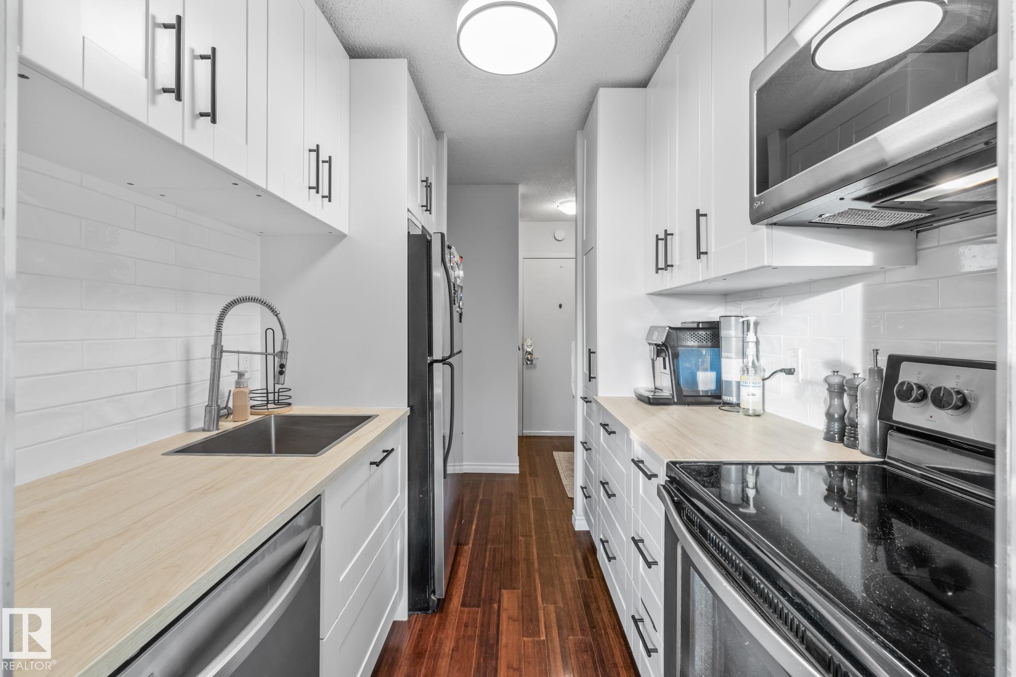 Fourth View of 1502 9909 110 Street, Wîhkwêntôwin, Edmonton, Alberta, T5K 2E5