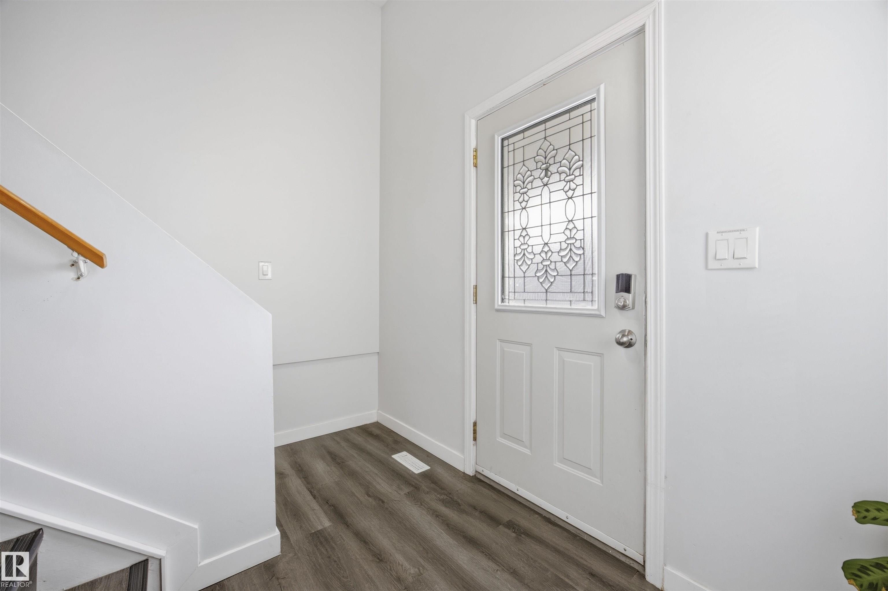 Second View of 2340 30 Avenue, Silver Berry, Edmonton, Alberta, T6T 1Z8