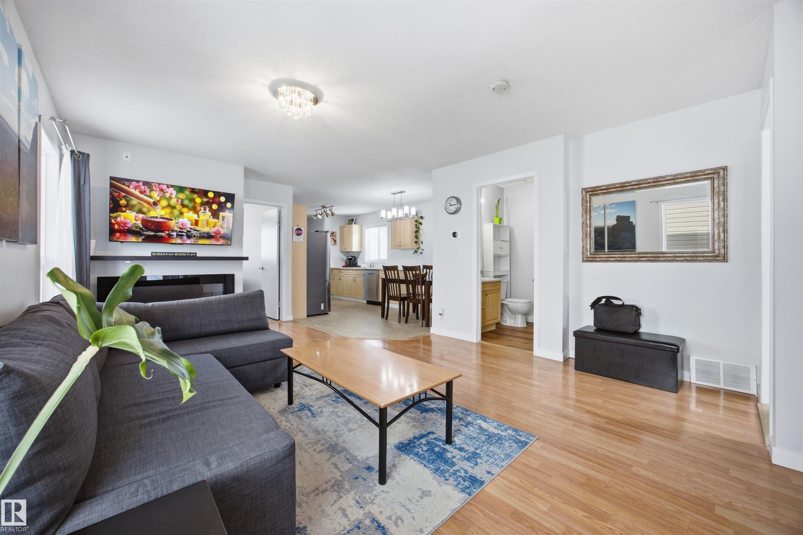 Fifth View of 2340 30 Avenue, Silver Berry, Edmonton, Alberta, T6T 1Z8