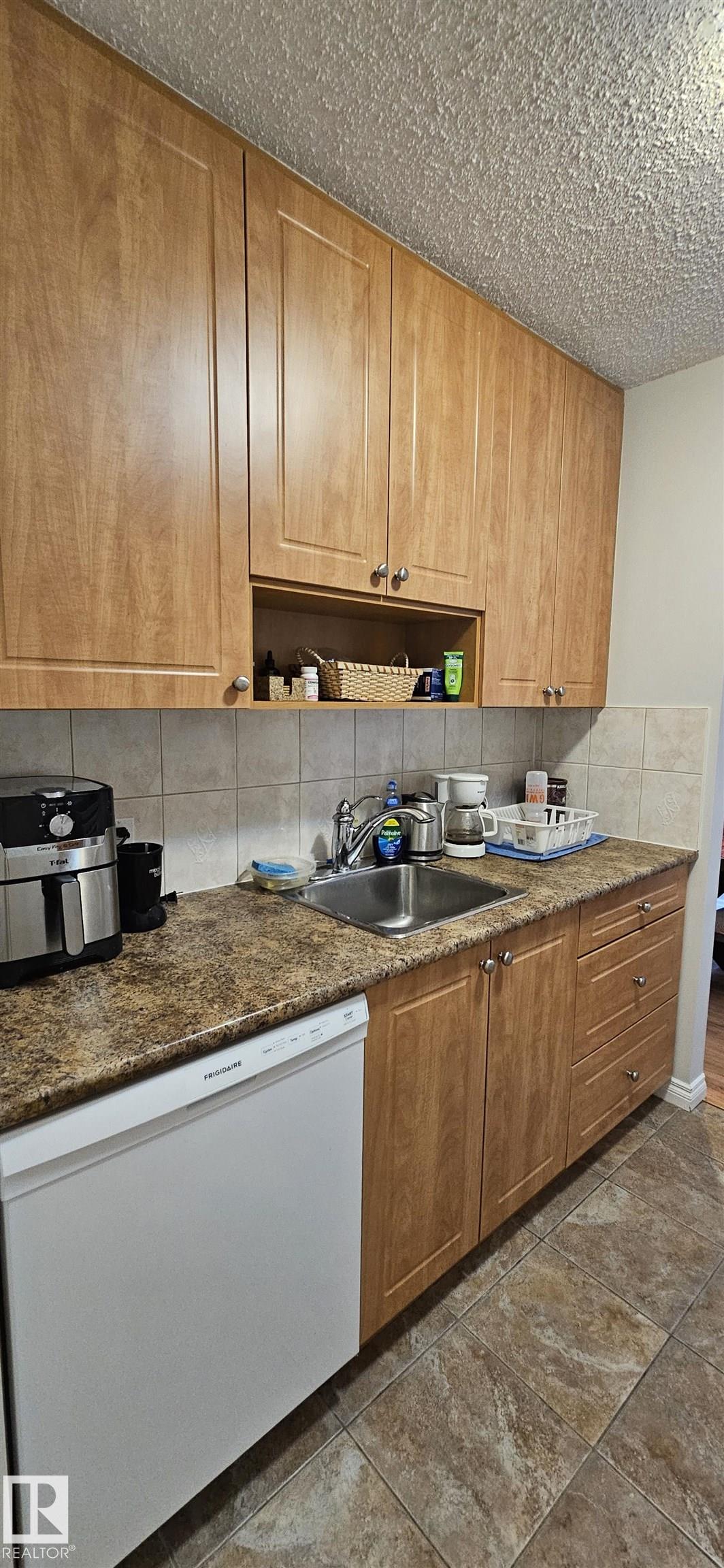 Fifth View of 906 11307 99 Avenue, Wîhkwêntôwin, Edmonton, Alberta, T5K 0H2