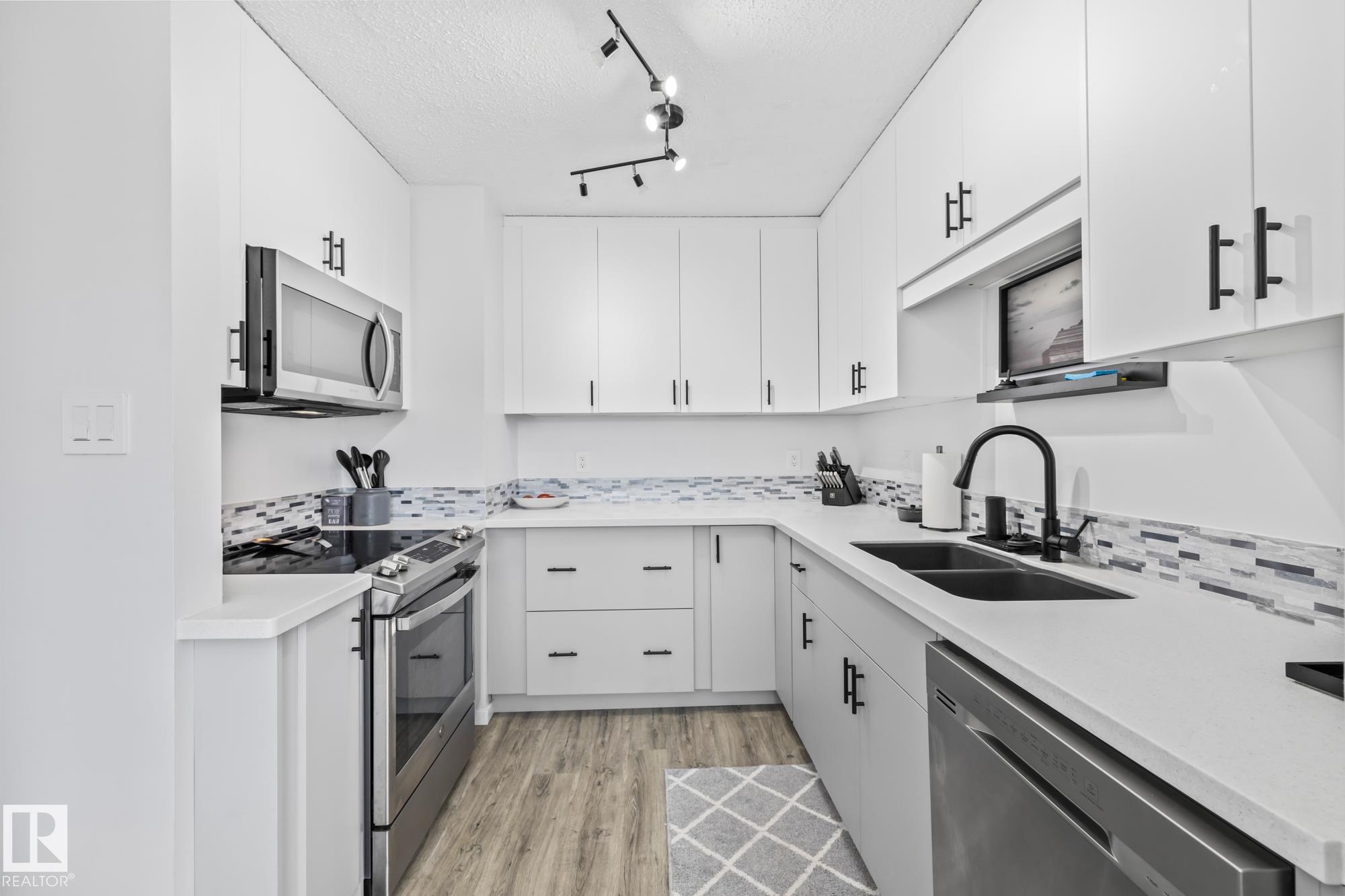 Fifth View of 40 4707 126 Avenue, Homesteader, Edmonton, Alberta, T5A 4K4