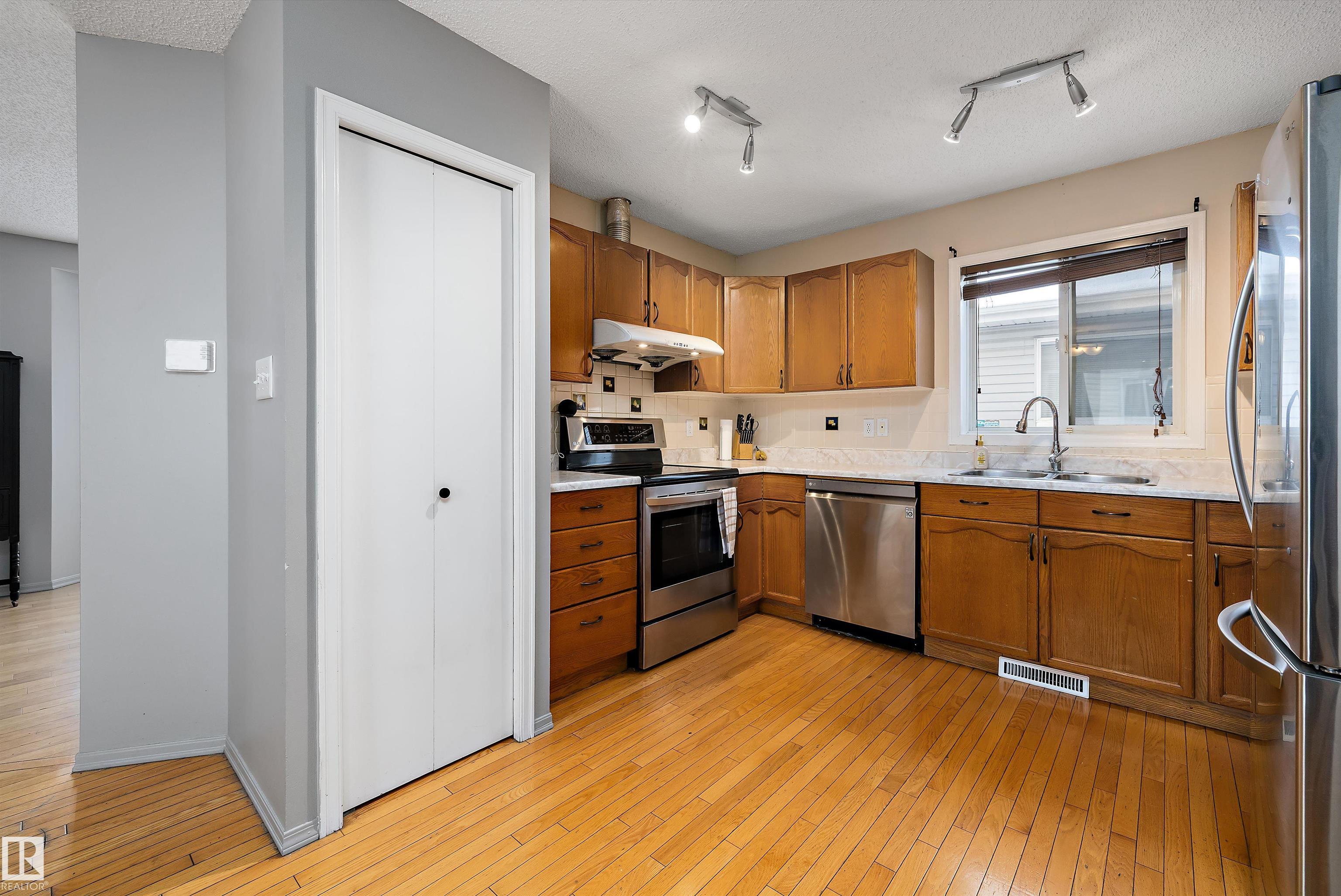 Fourth View of 8007 160 Avenue, Mayliewan, Edmonton, Alberta, T5Z 3A2