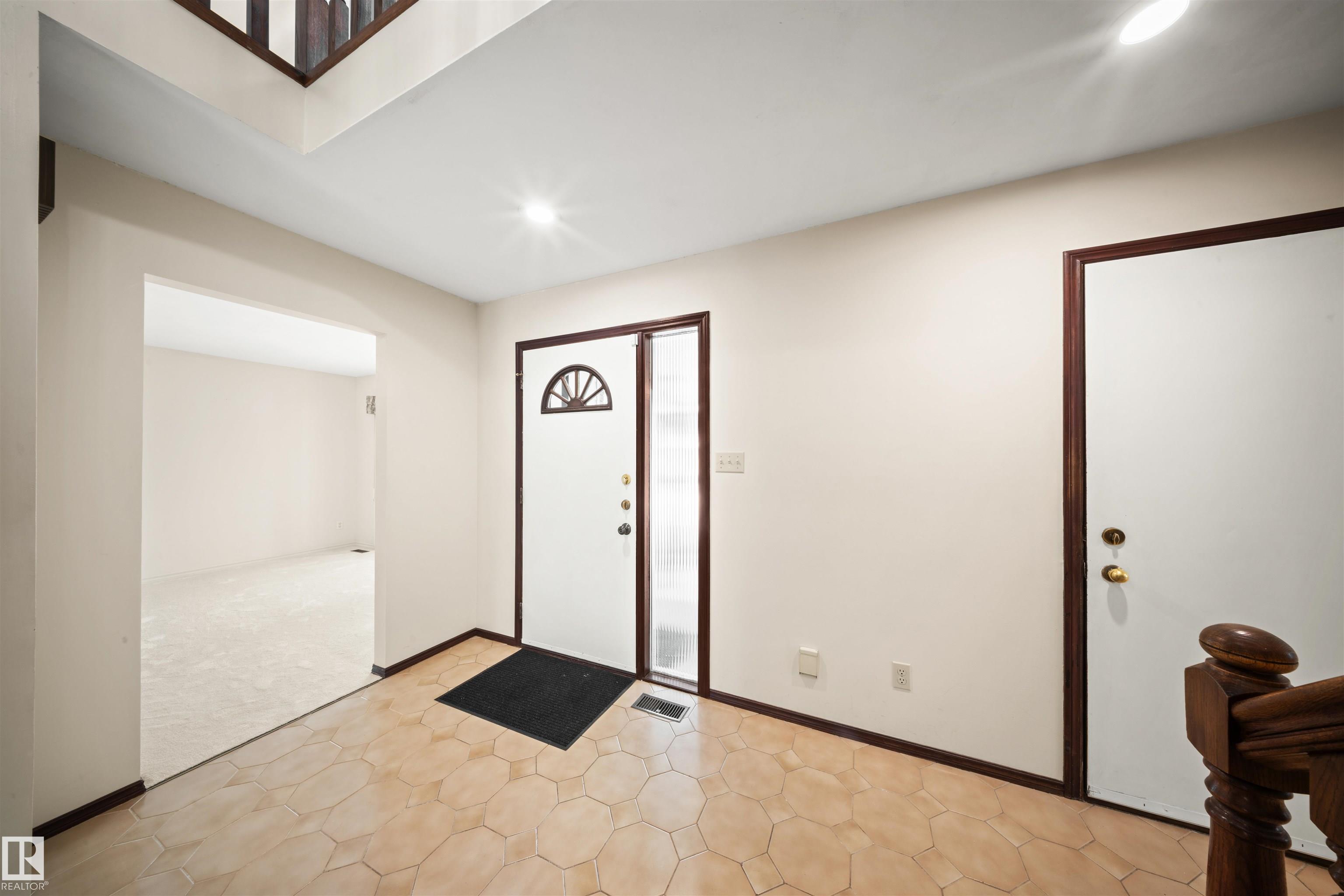 Fifth View of 823 RICHARDS Crescent, Rhatigan Ridge, Edmonton, Alberta, T6R 1B4