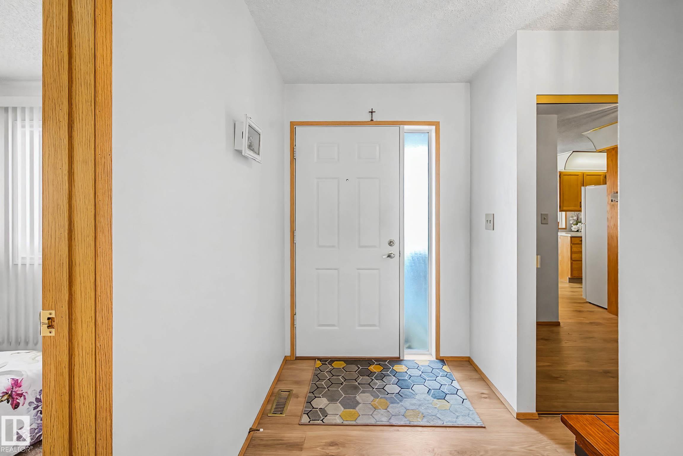 Third View of 41 903 109 Street NW, Bearspaw (Edmonton), Edmonton, Alberta, T6J 6R1