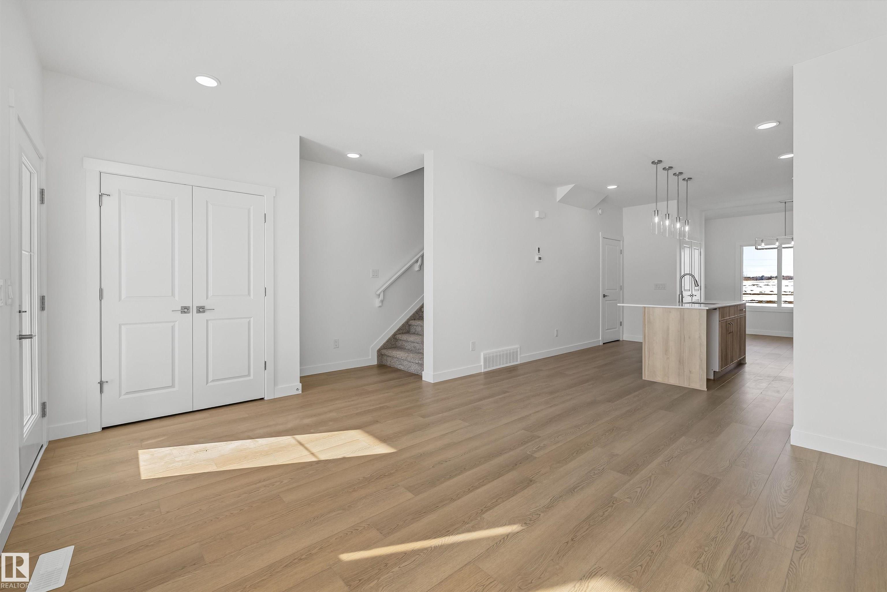 Fourth View of 604 176 Avenue, Marquis, Edmonton, Alberta, T5Y 4J9