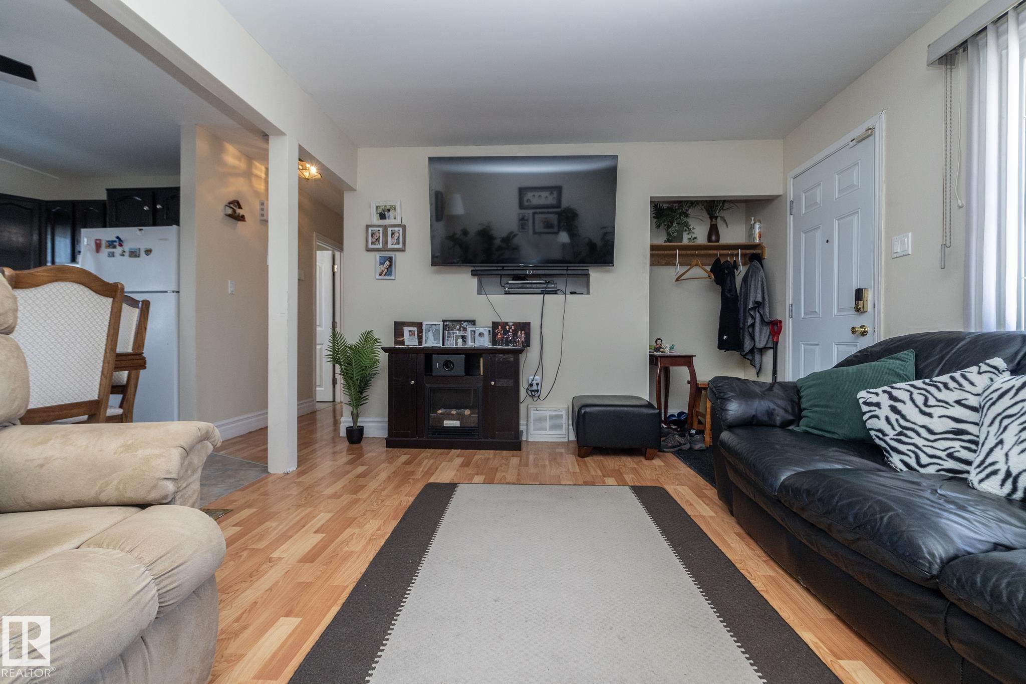 Third View of 9702 163 Street, Glenwood (Edmonton), Edmonton, Alberta, T5P 3M8