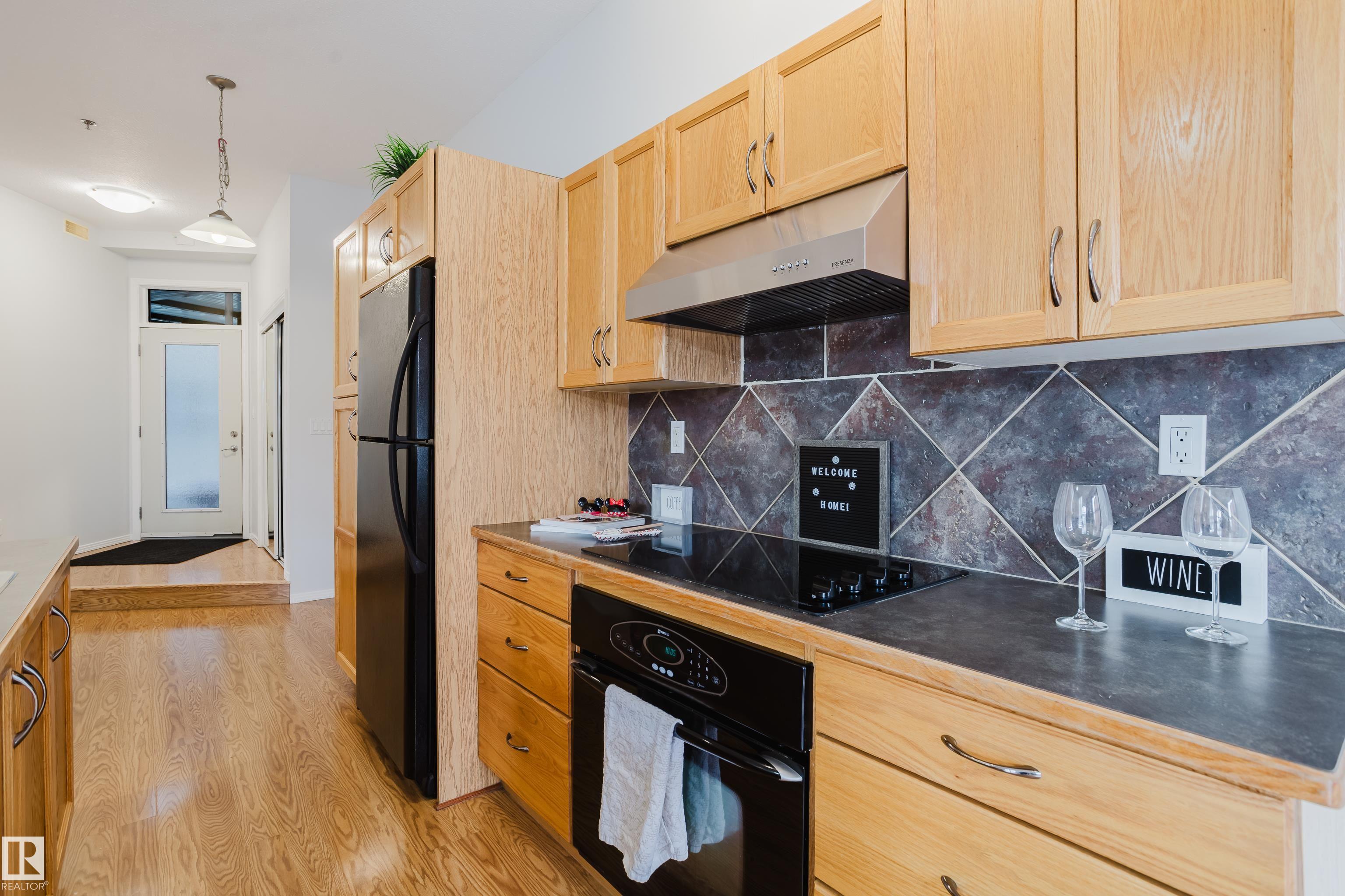 Third View of 207 10147 112 Street, Wîhkwêntôwin, Edmonton, Alberta, T5K 1M1